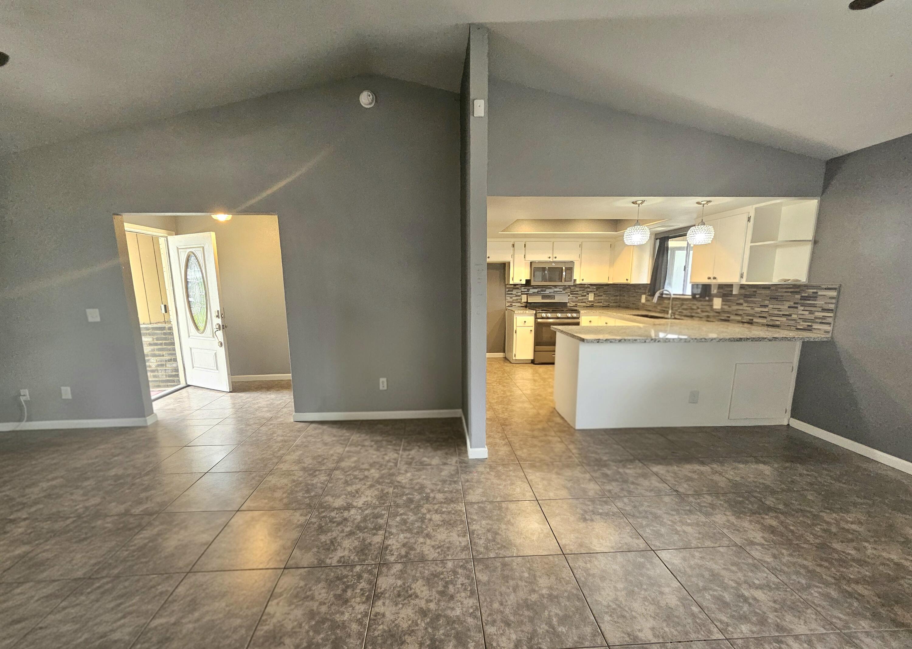 724 E Kanai Ave, Porterville, CA 93257