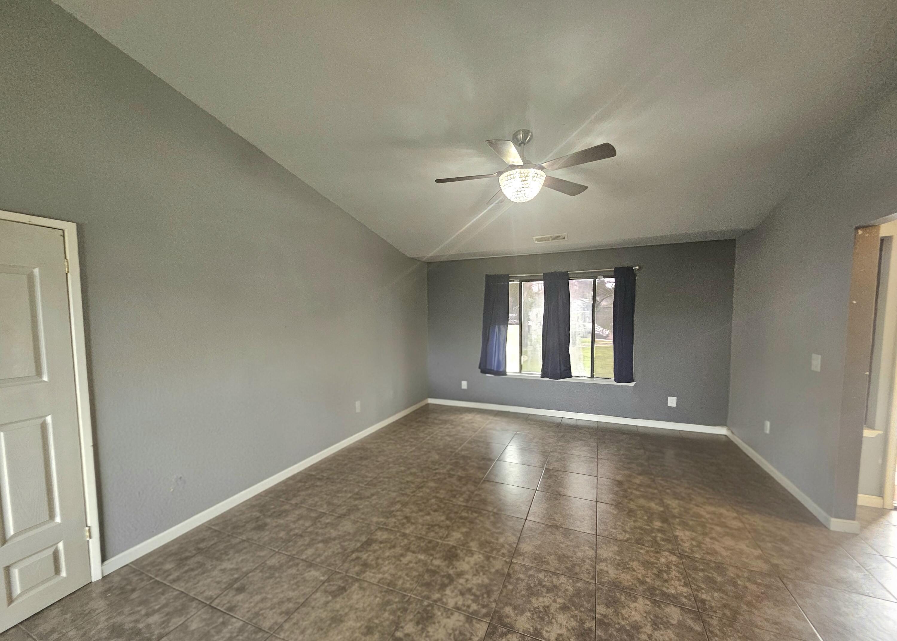 724 E Kanai Ave, Porterville, CA 93257