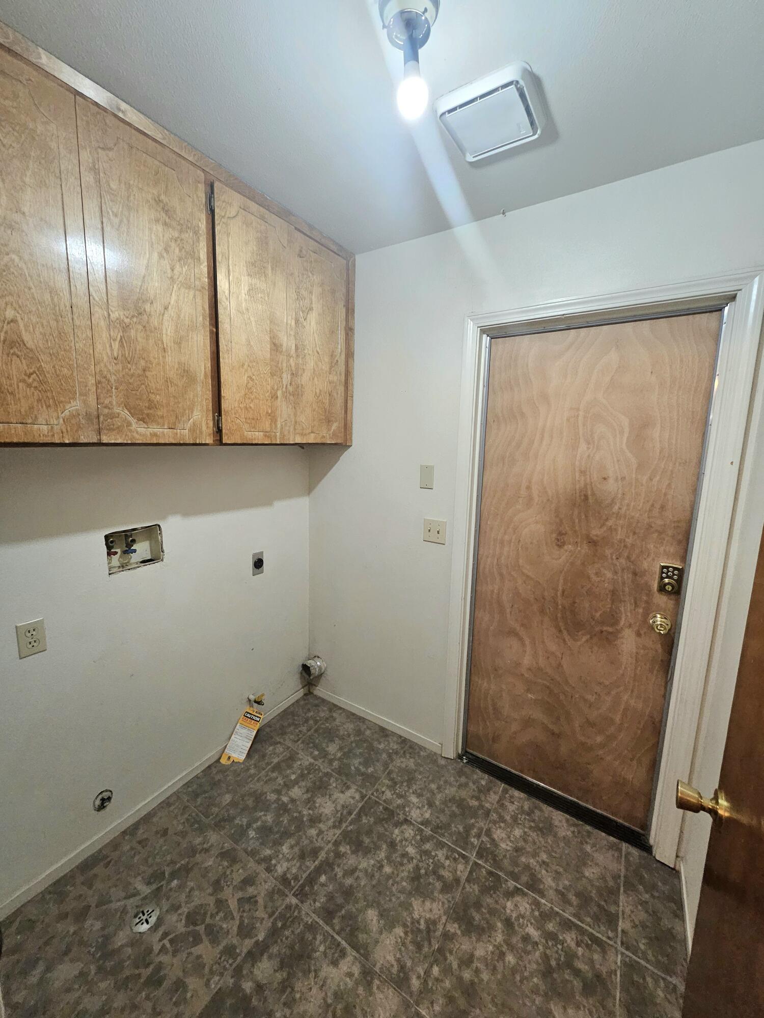 724 E Kanai Ave, Porterville, CA 93257