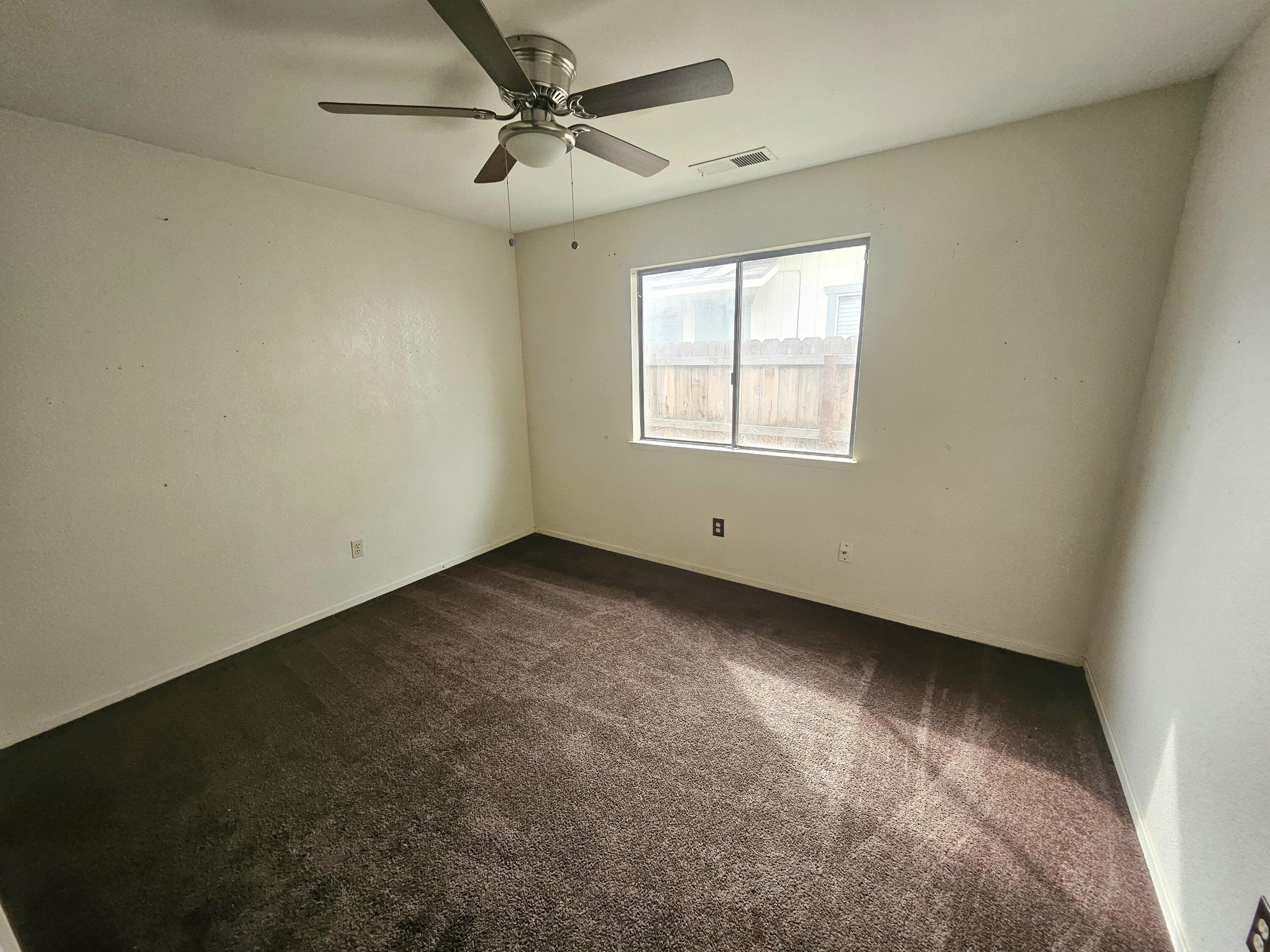 724 E Kanai Ave, Porterville, CA 93257