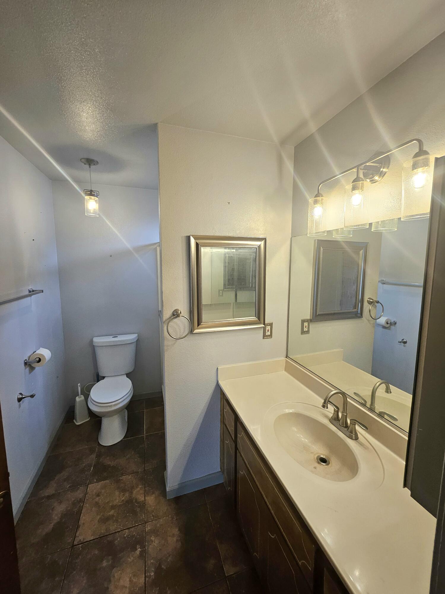 724 E Kanai Ave, Porterville, CA 93257