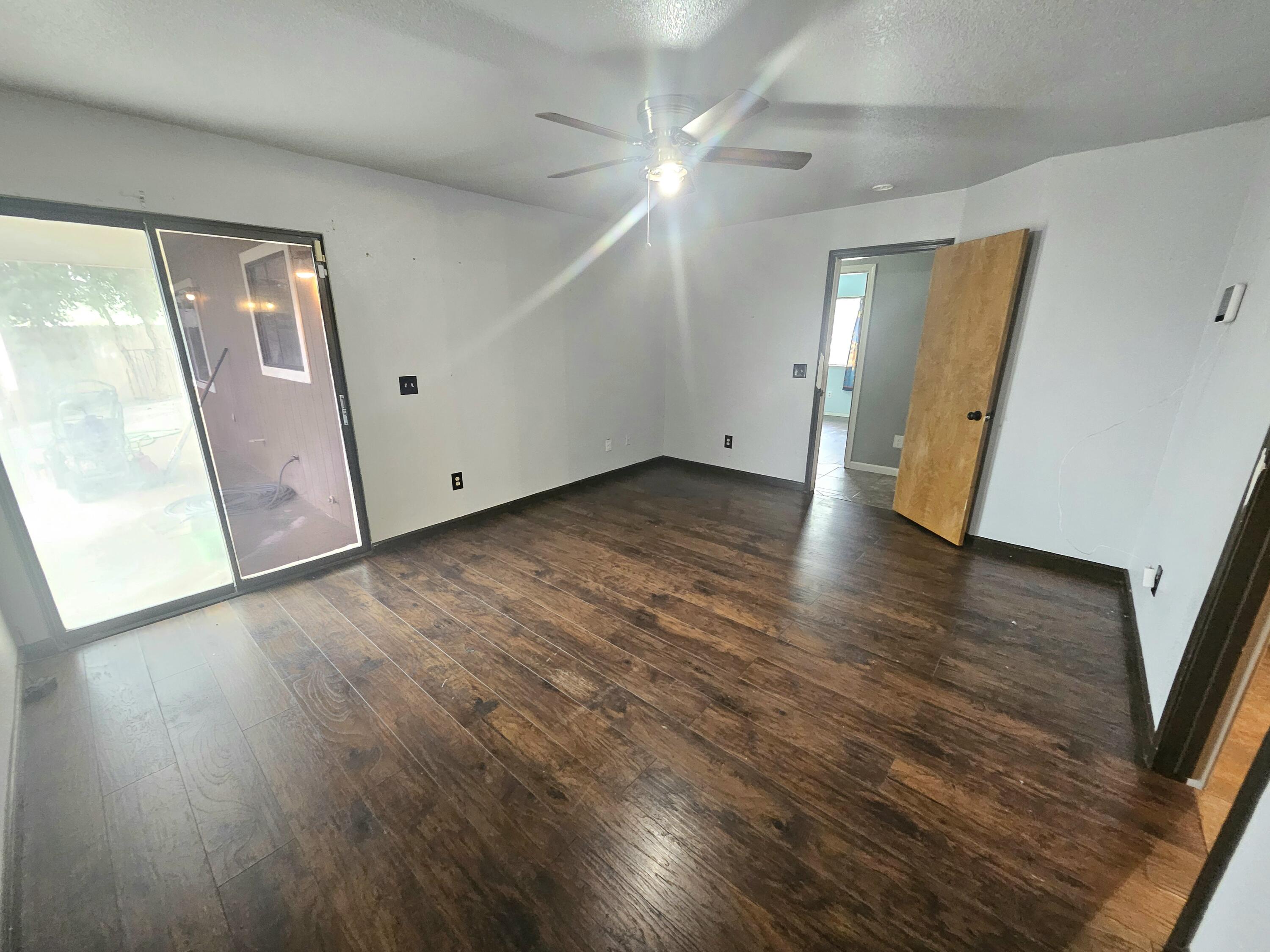 724 E Kanai Ave, Porterville, CA 93257