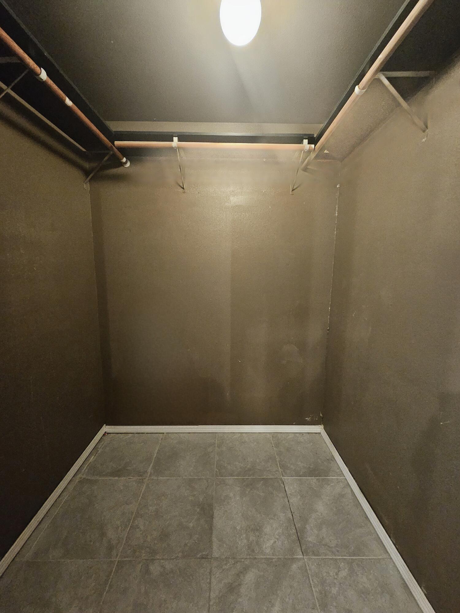 724 E Kanai Ave, Porterville, CA 93257