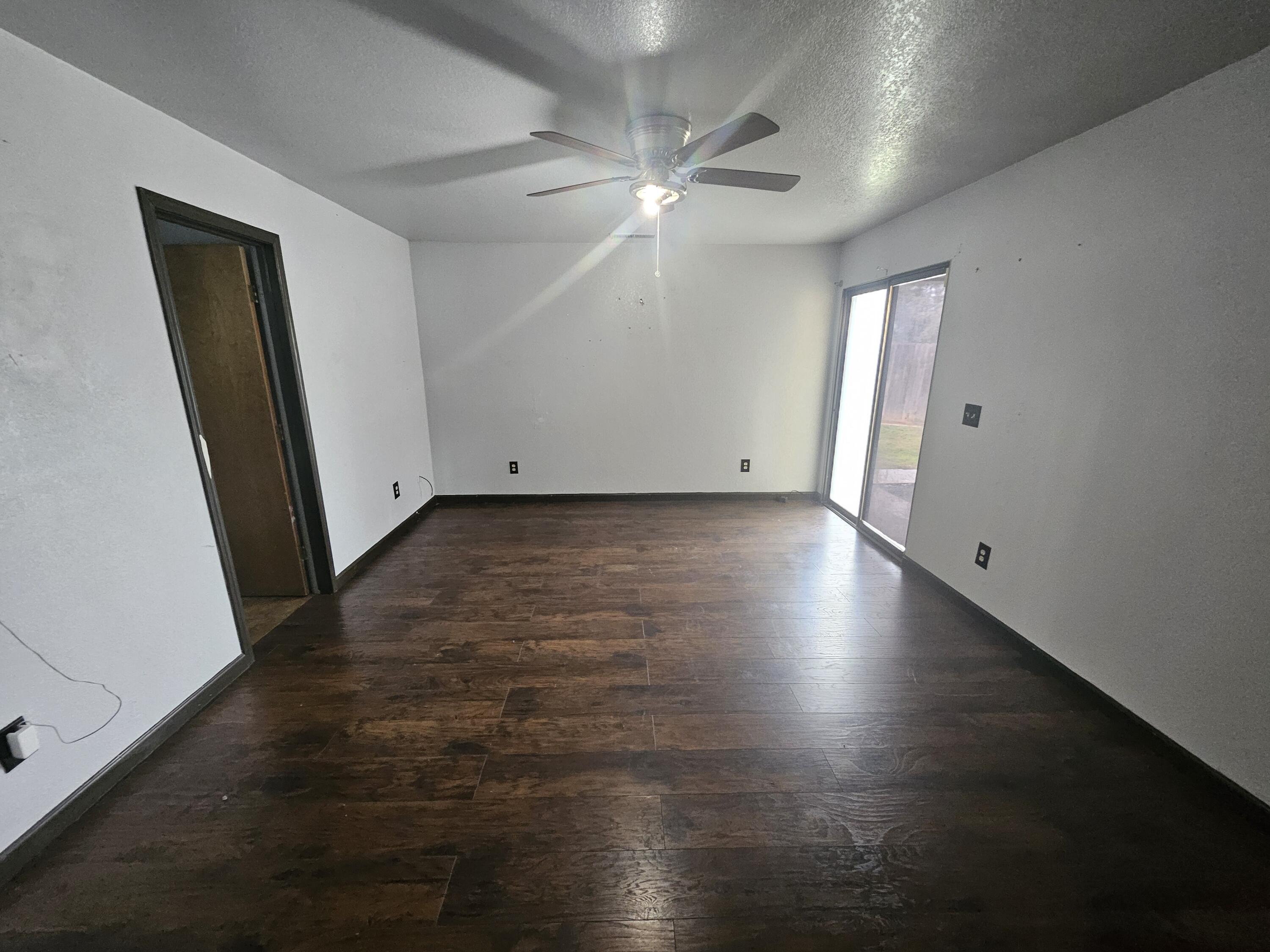 724 E Kanai Ave, Porterville, CA 93257