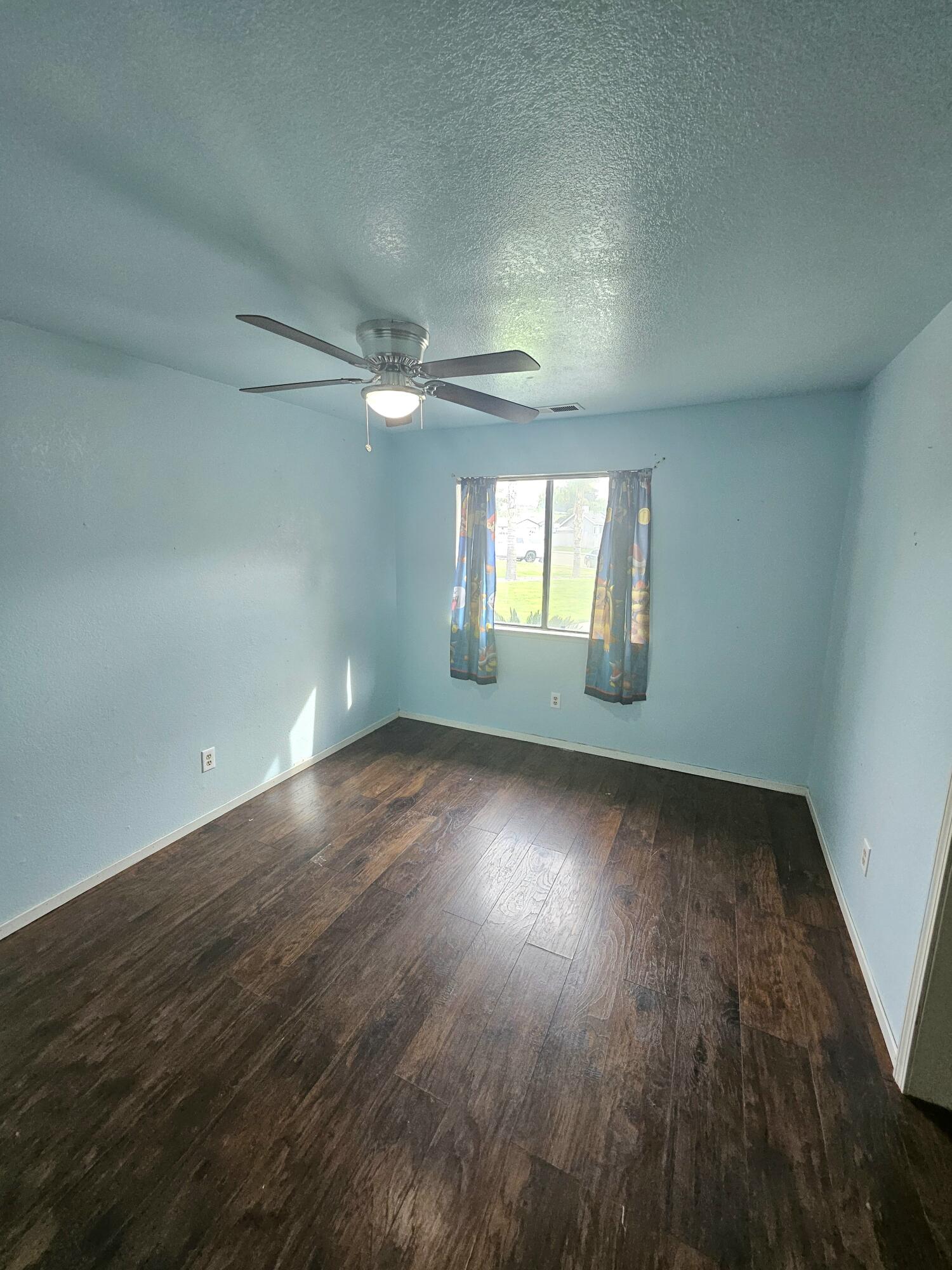 724 E Kanai Ave, Porterville, CA 93257