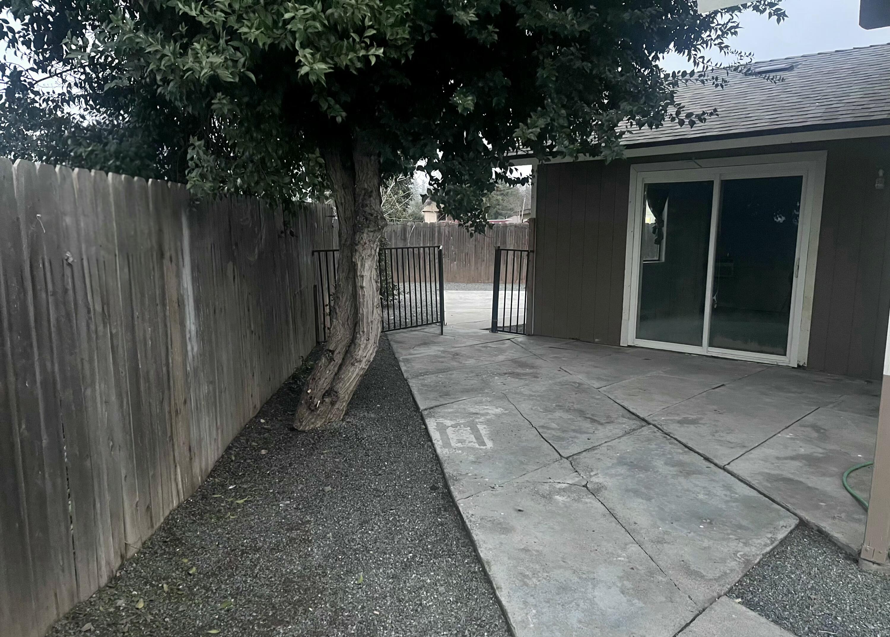 724 E Kanai Ave, Porterville, CA 93257