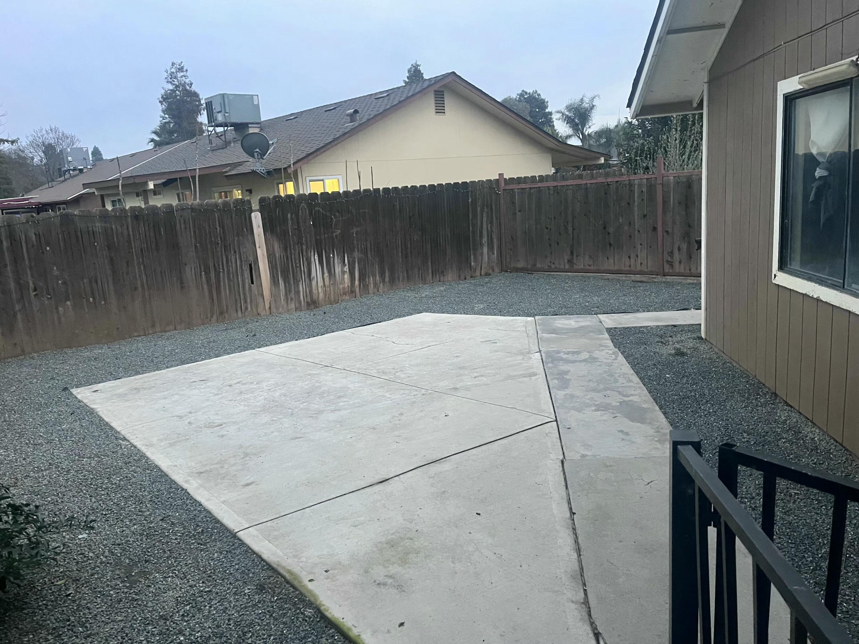 724 E Kanai Ave, Porterville, CA 93257