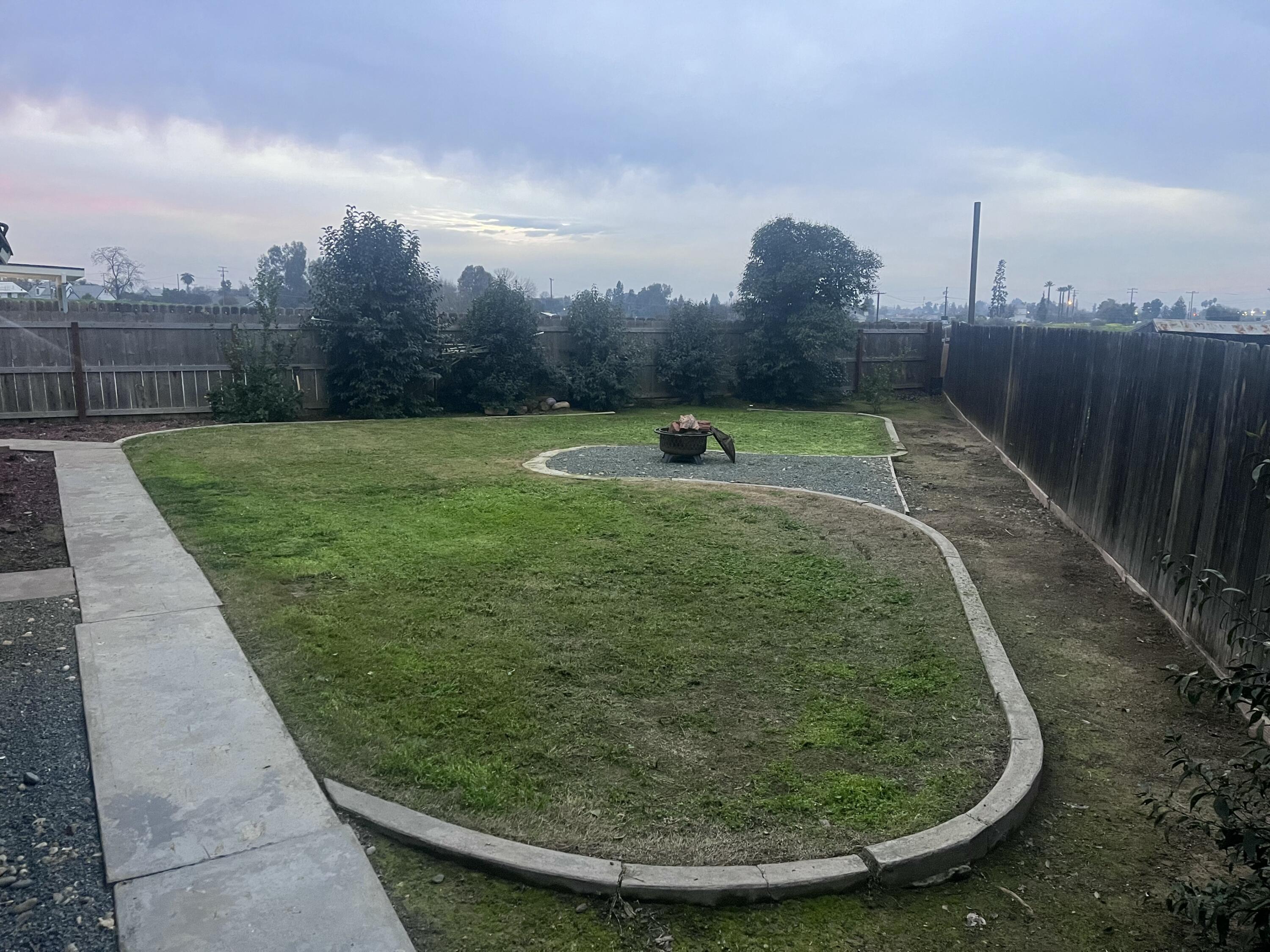 724 E Kanai Ave, Porterville, CA 93257