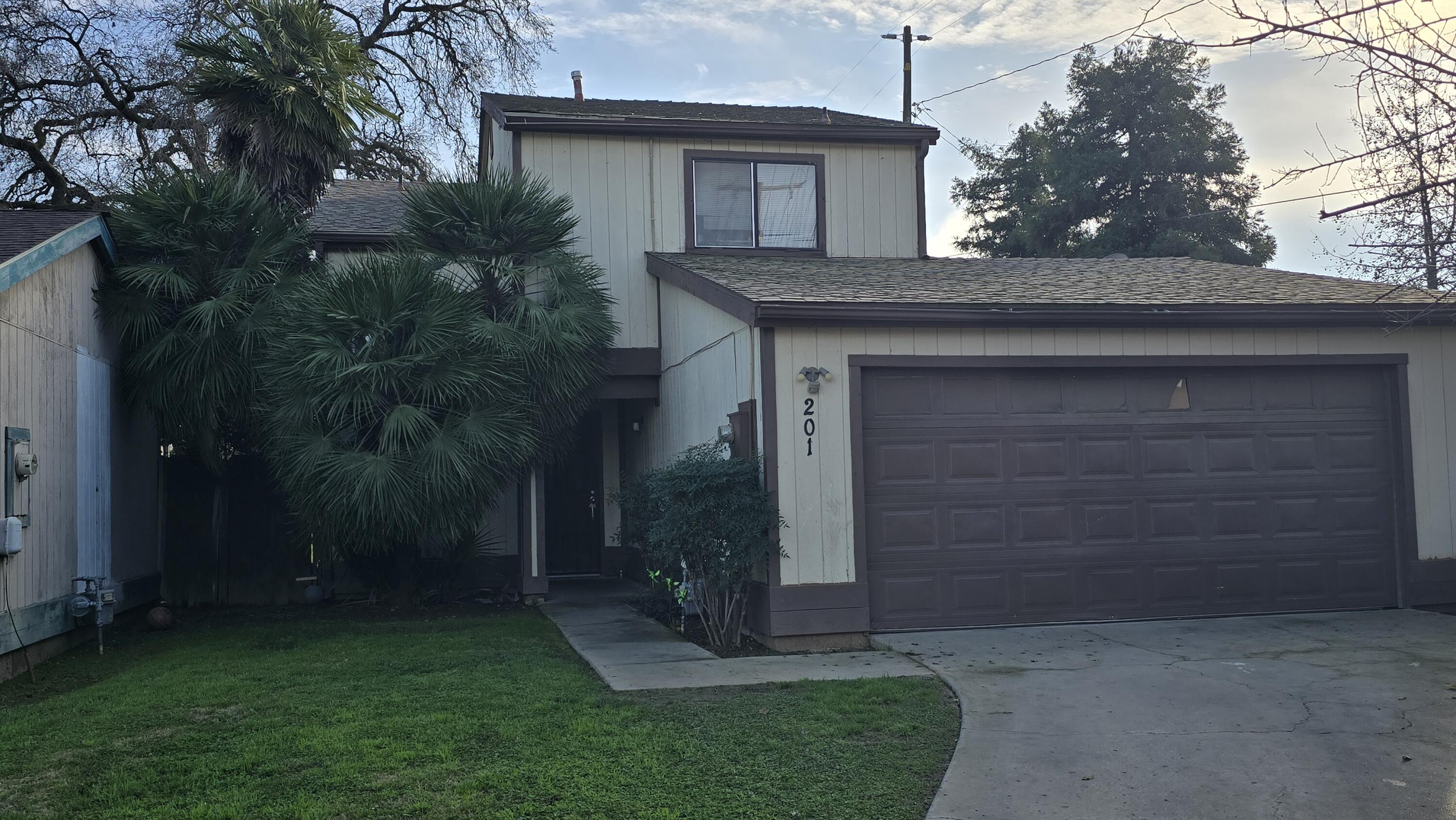 201 E Elowin Ct, Visalia, CA 93291