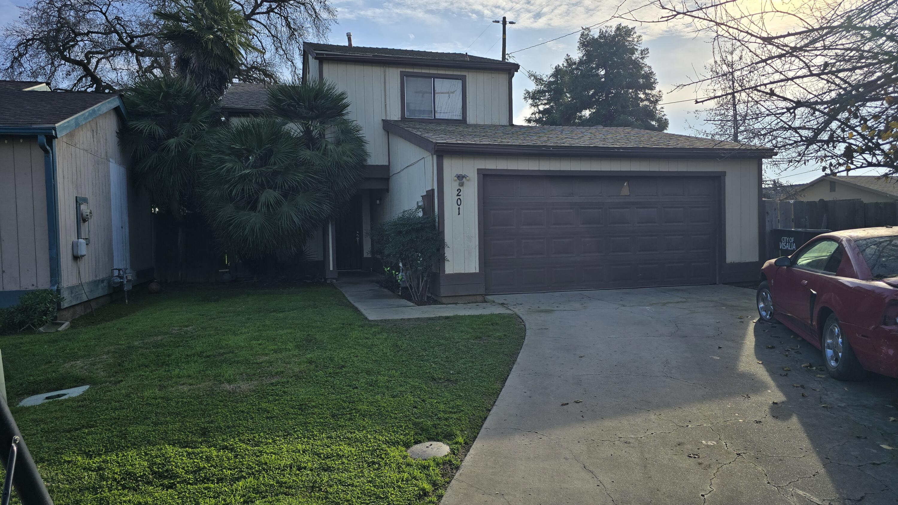 201 E Elowin Ct, Visalia, CA 93291