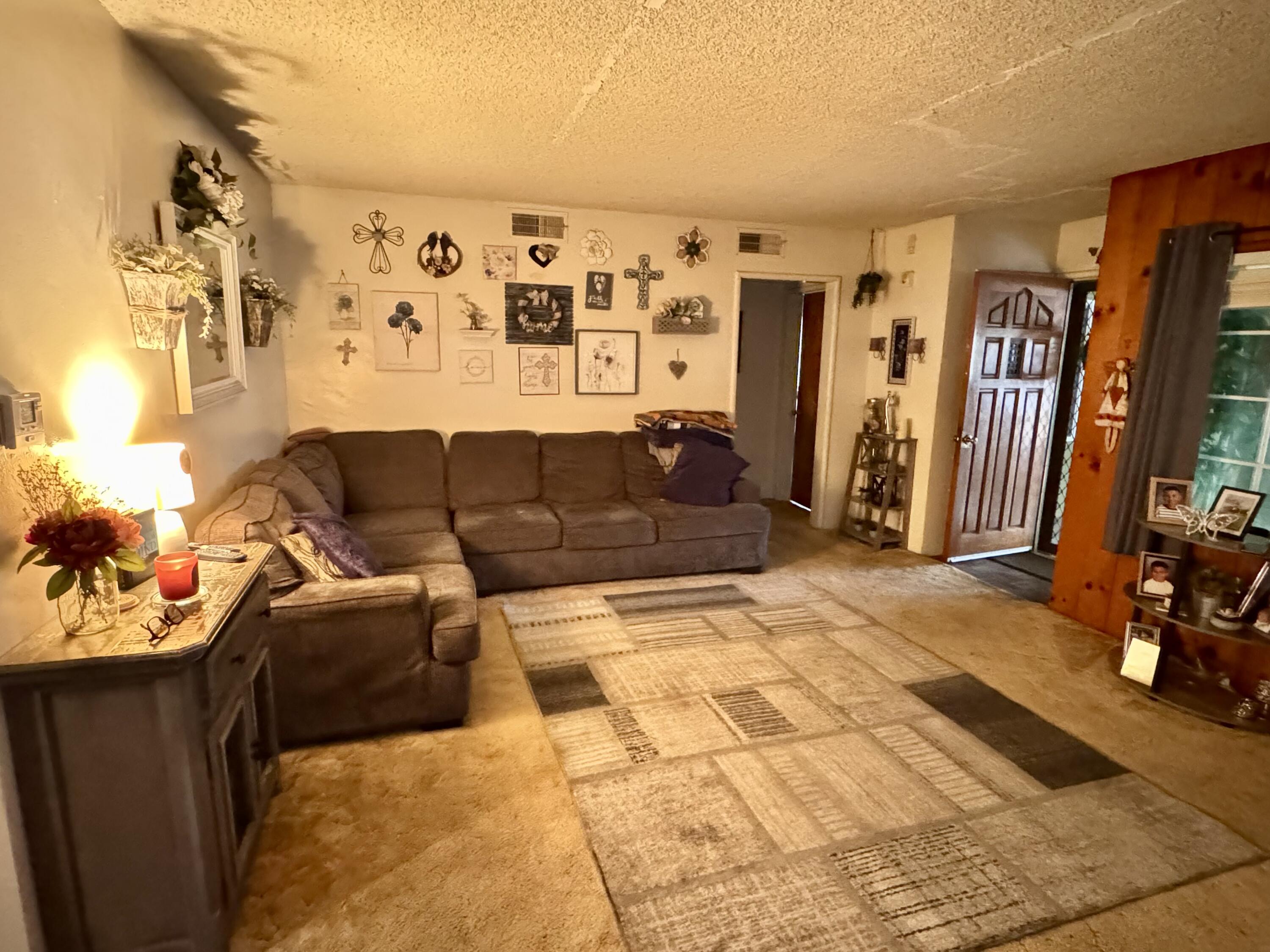 161 Linda Vista Dr, Lindsay, CA 93247