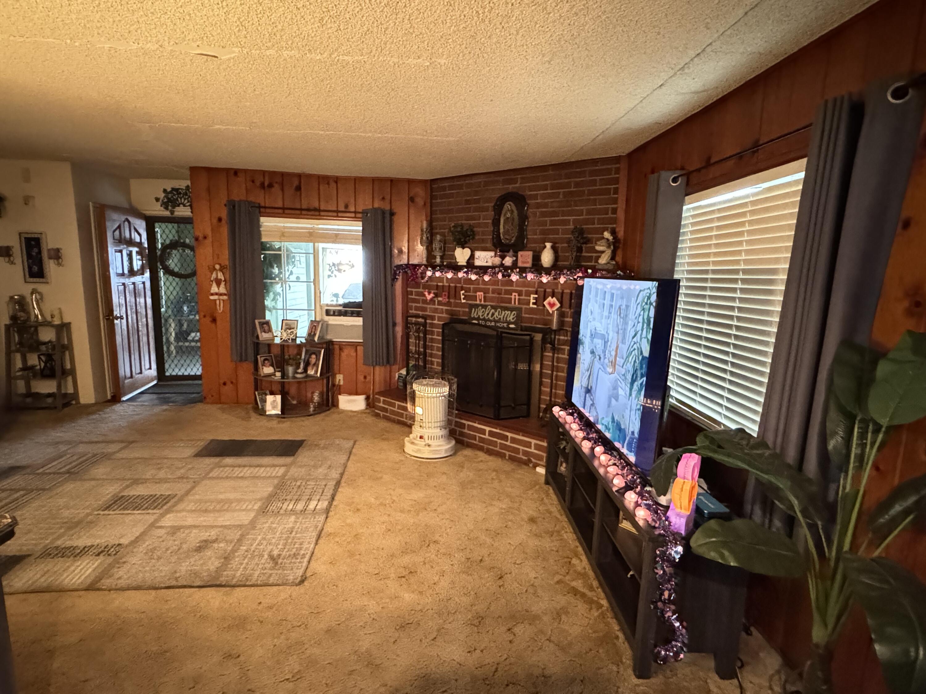 161 Linda Vista Dr, Lindsay, CA 93247