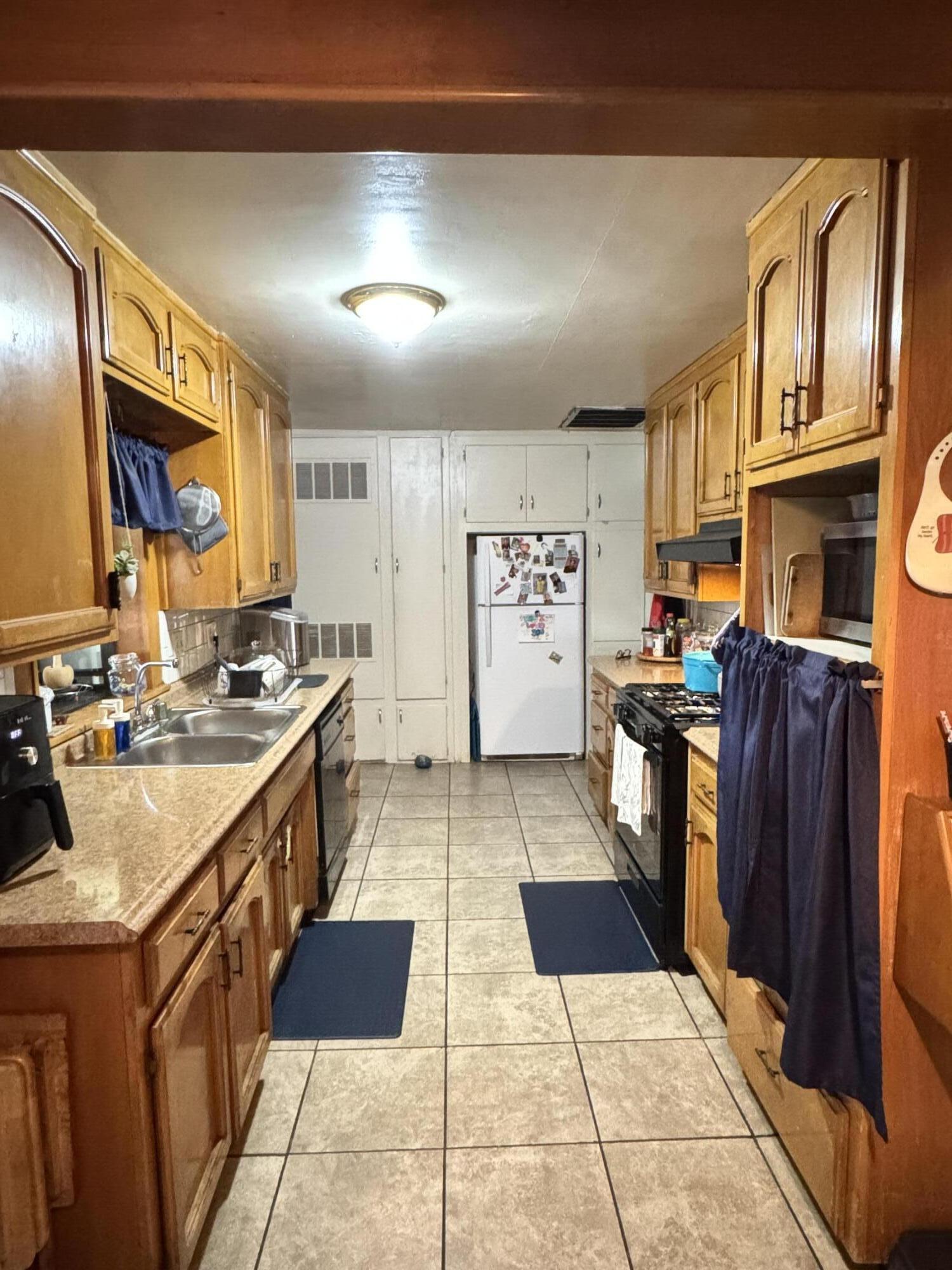 161 Linda Vista Dr, Lindsay, CA 93247