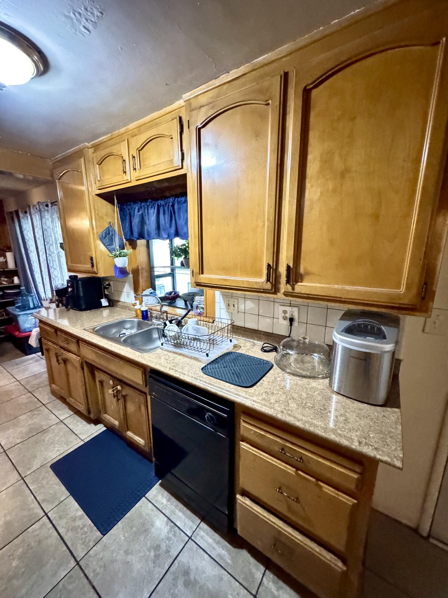 161 Linda Vista Dr, Lindsay, CA 93247