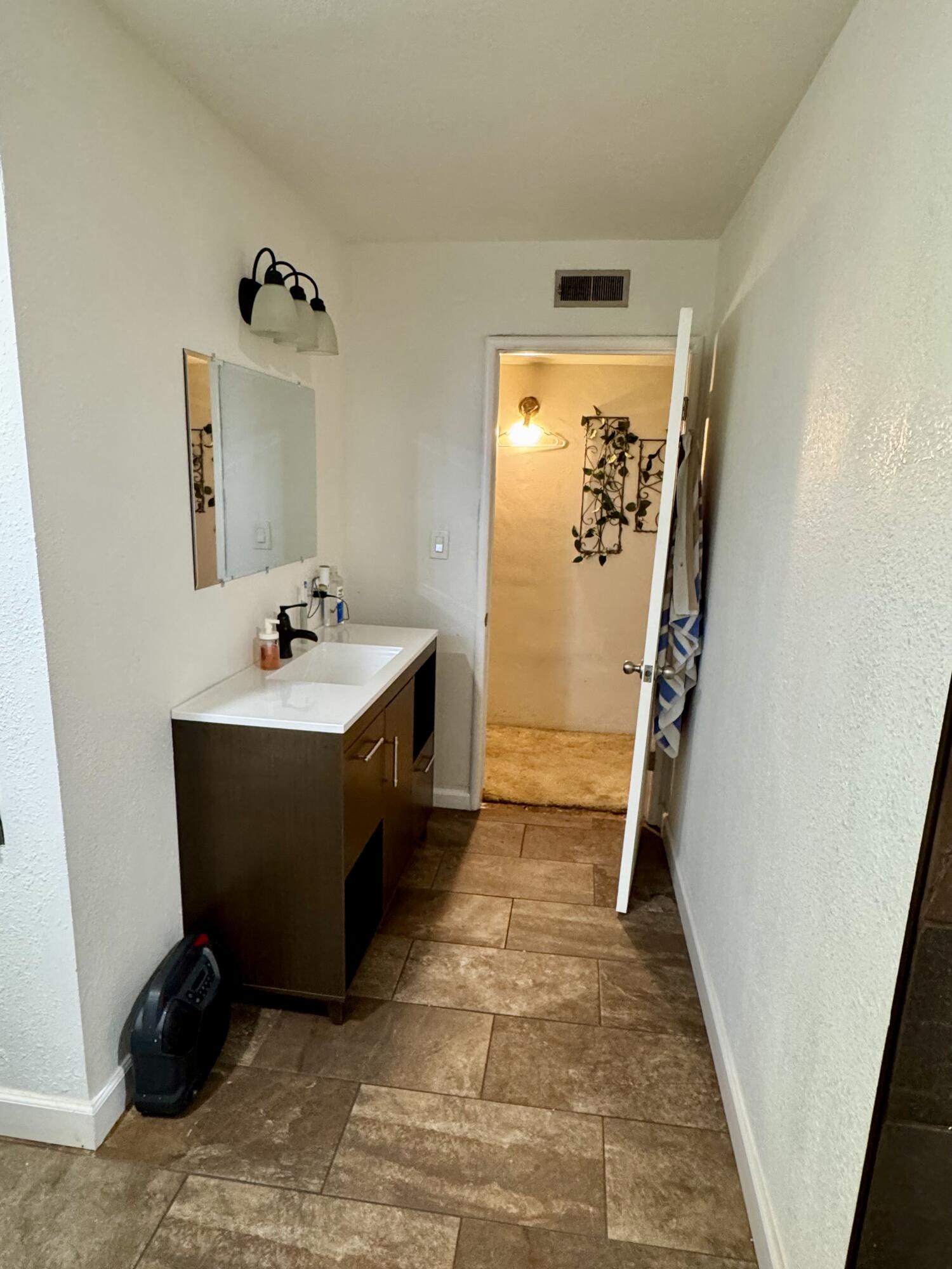 161 Linda Vista Dr, Lindsay, CA 93247