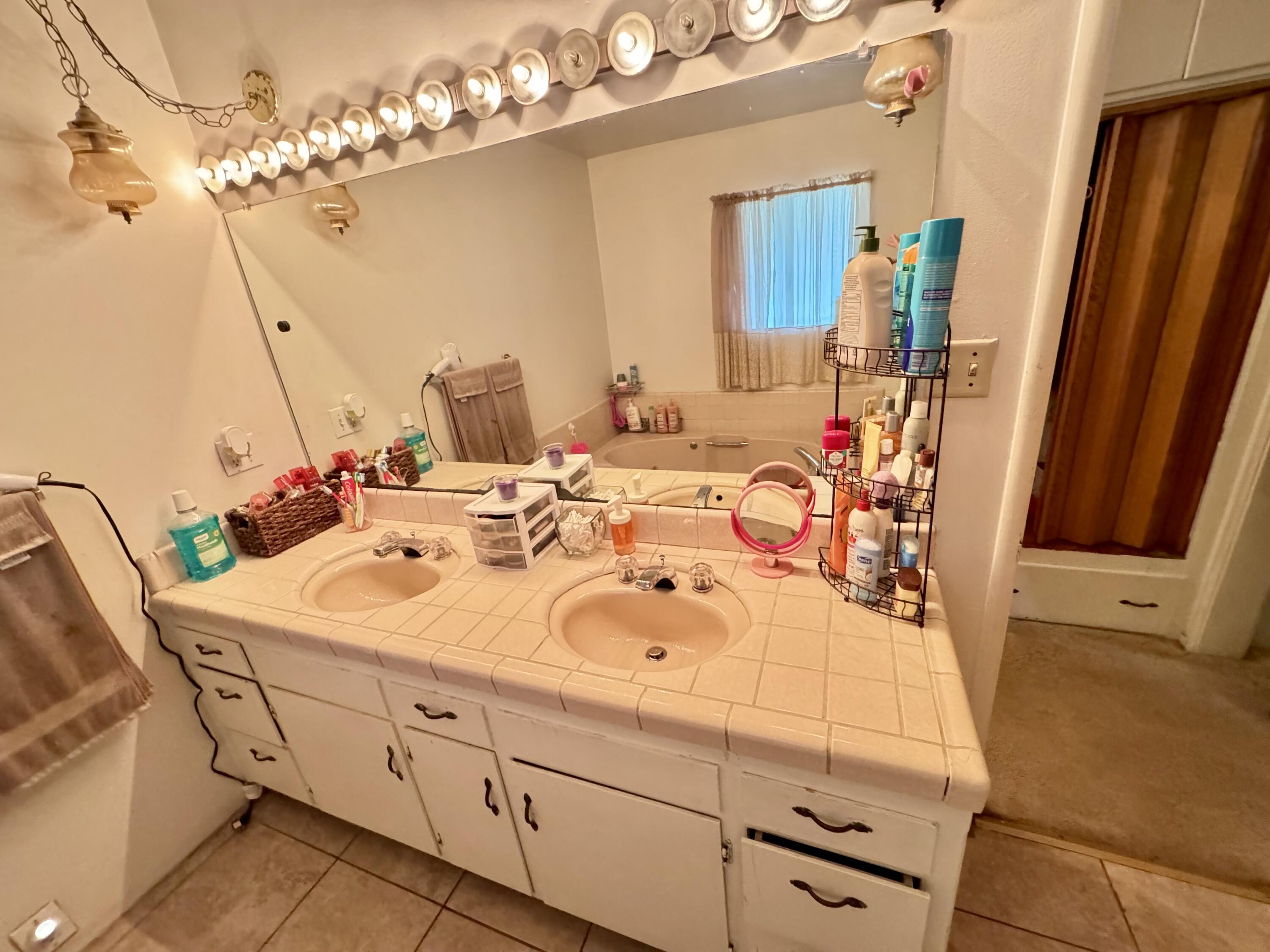 161 Linda Vista Dr, Lindsay, CA 93247