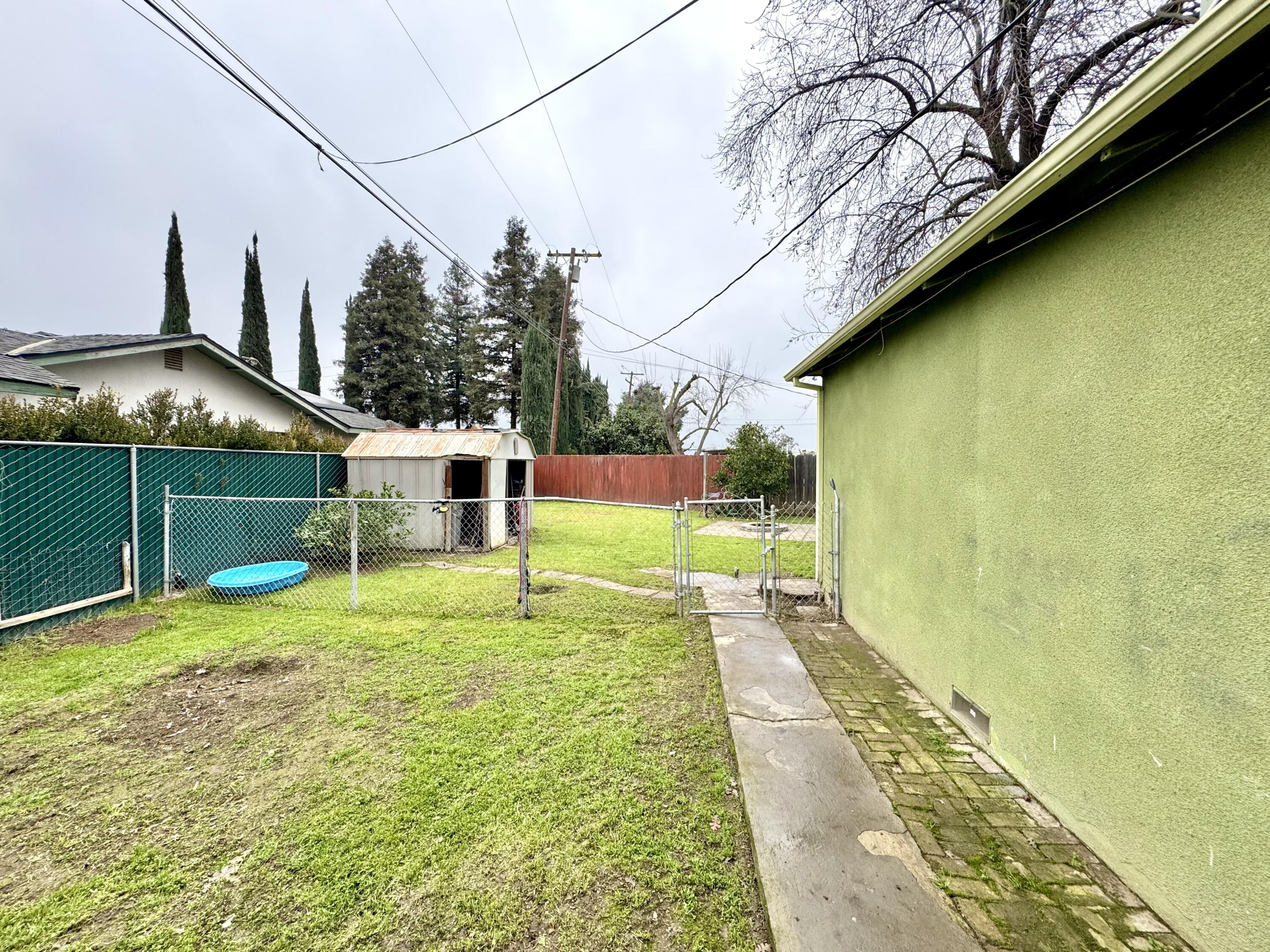 161 Linda Vista Dr, Lindsay, CA 93247