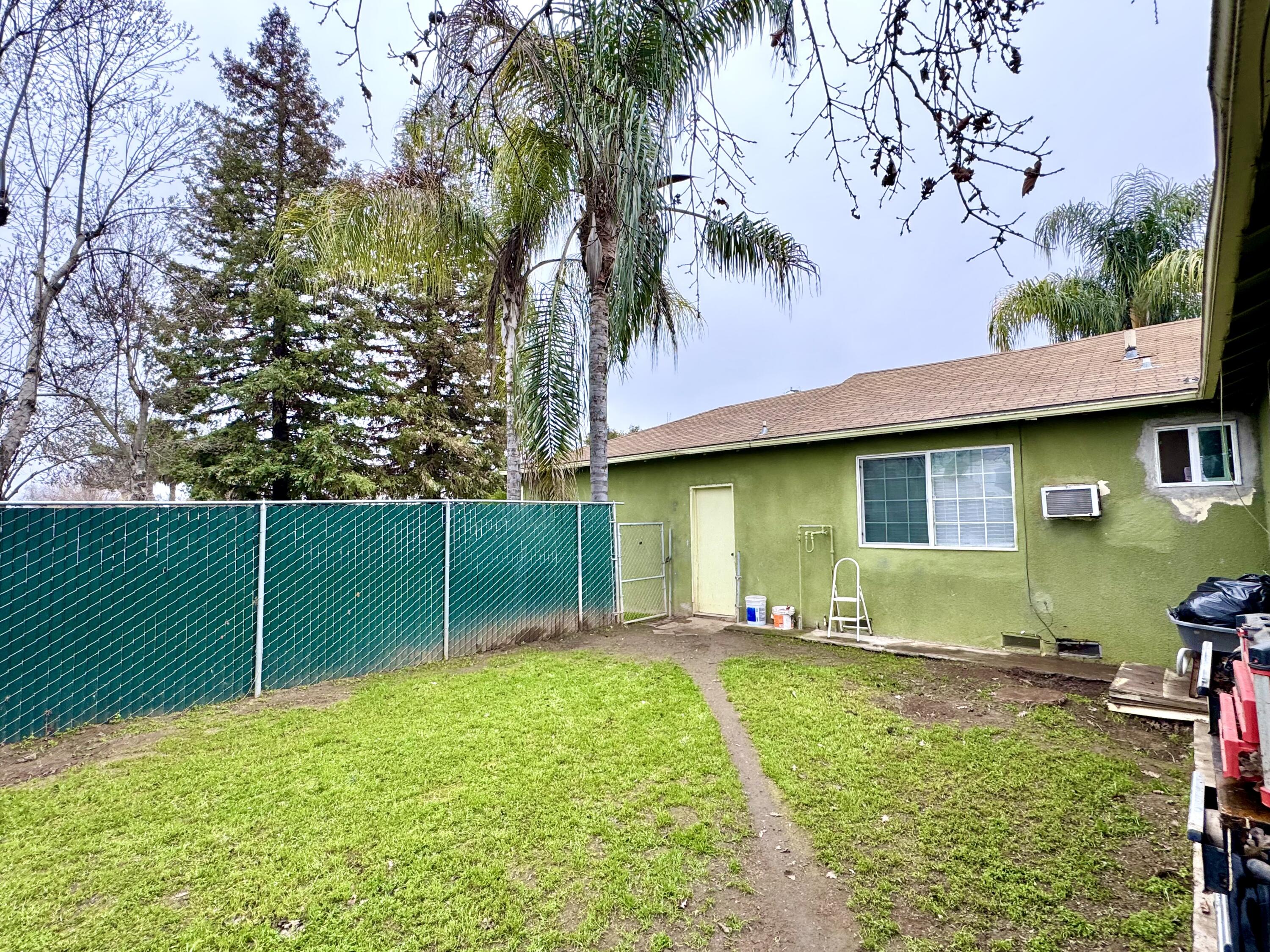 161 Linda Vista Dr, Lindsay, CA 93247
