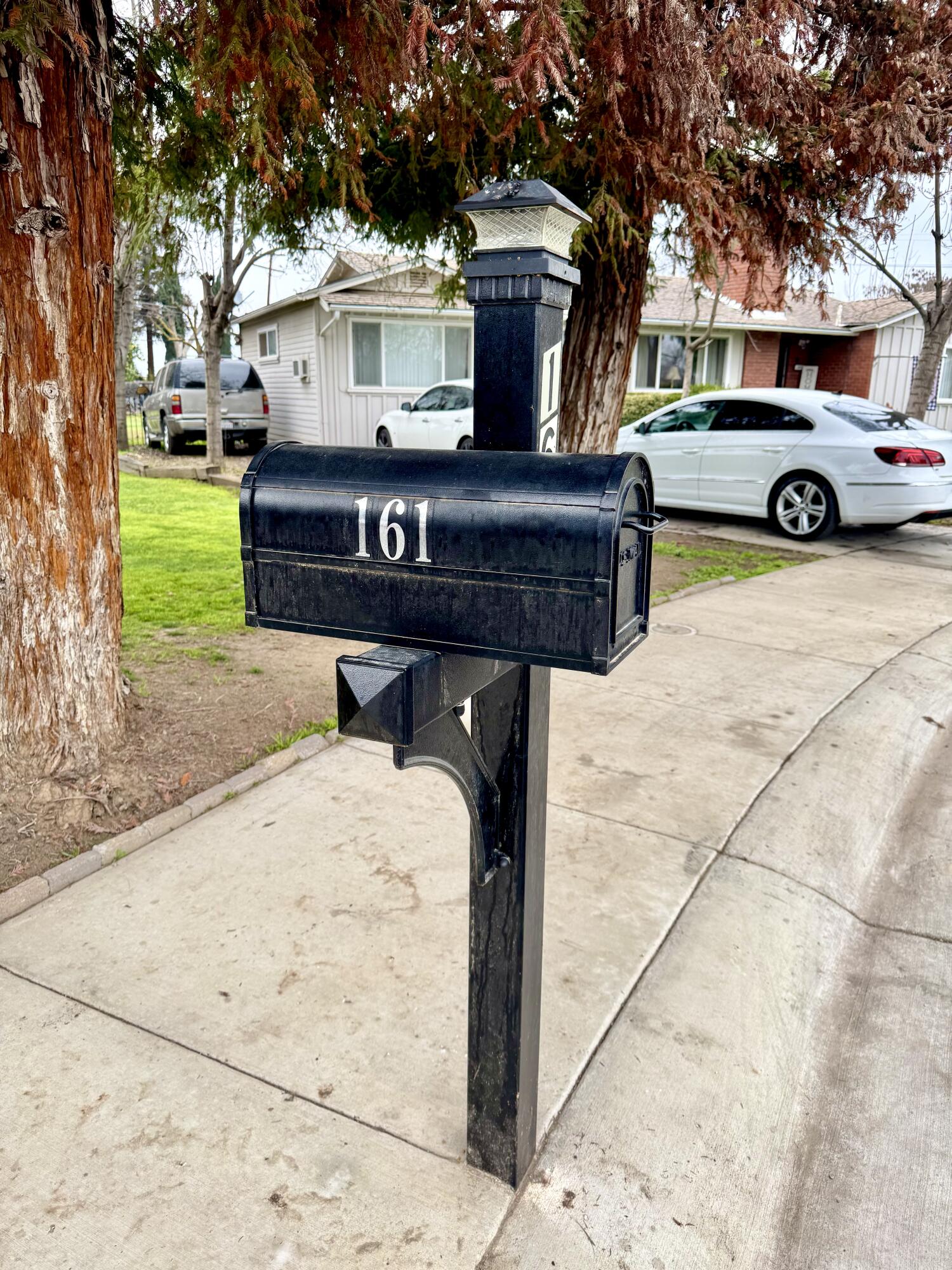 161 Linda Vista Dr, Lindsay, CA 93247