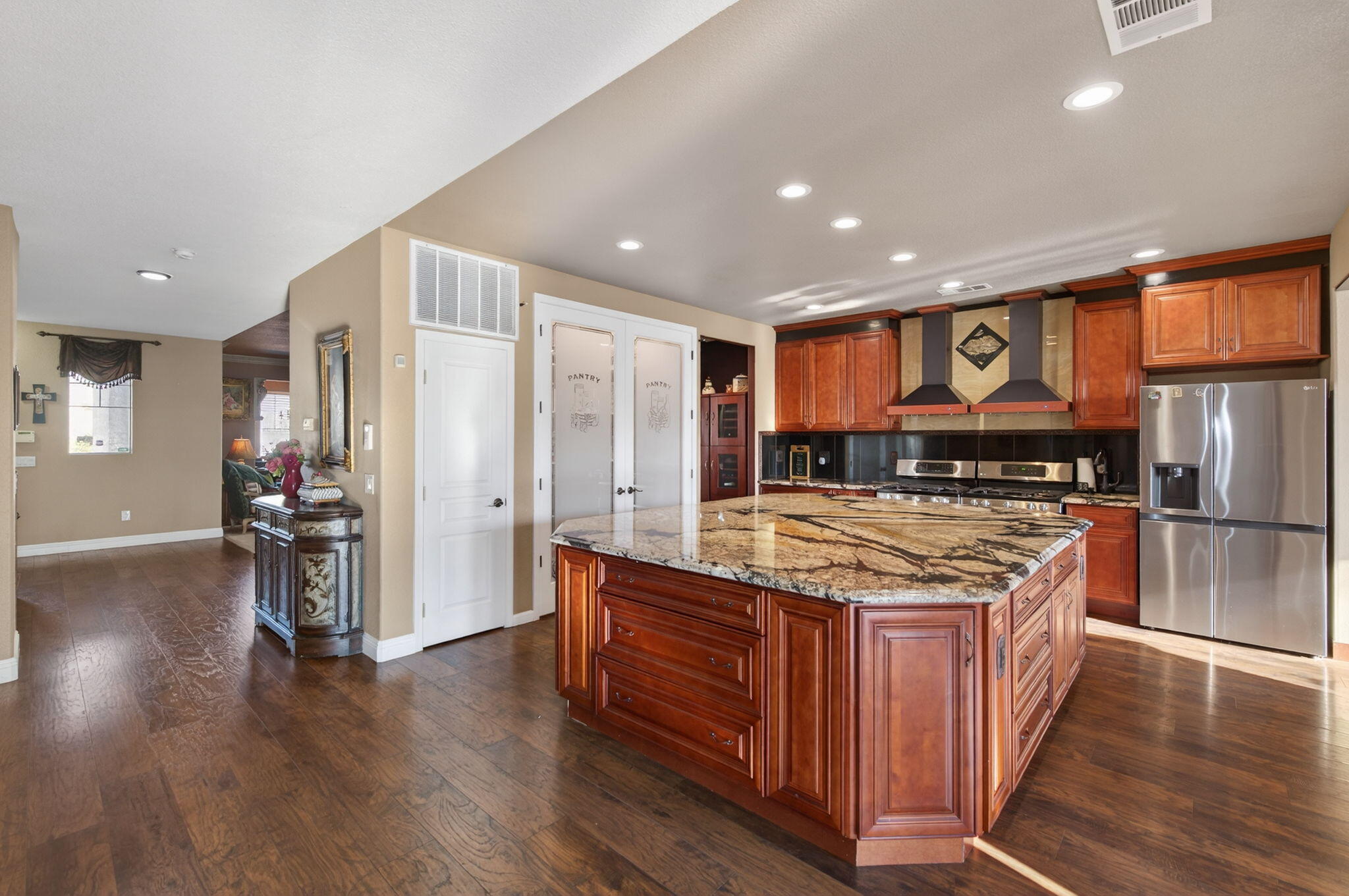 5733 W Babcock Ave, Visalia, CA 93291