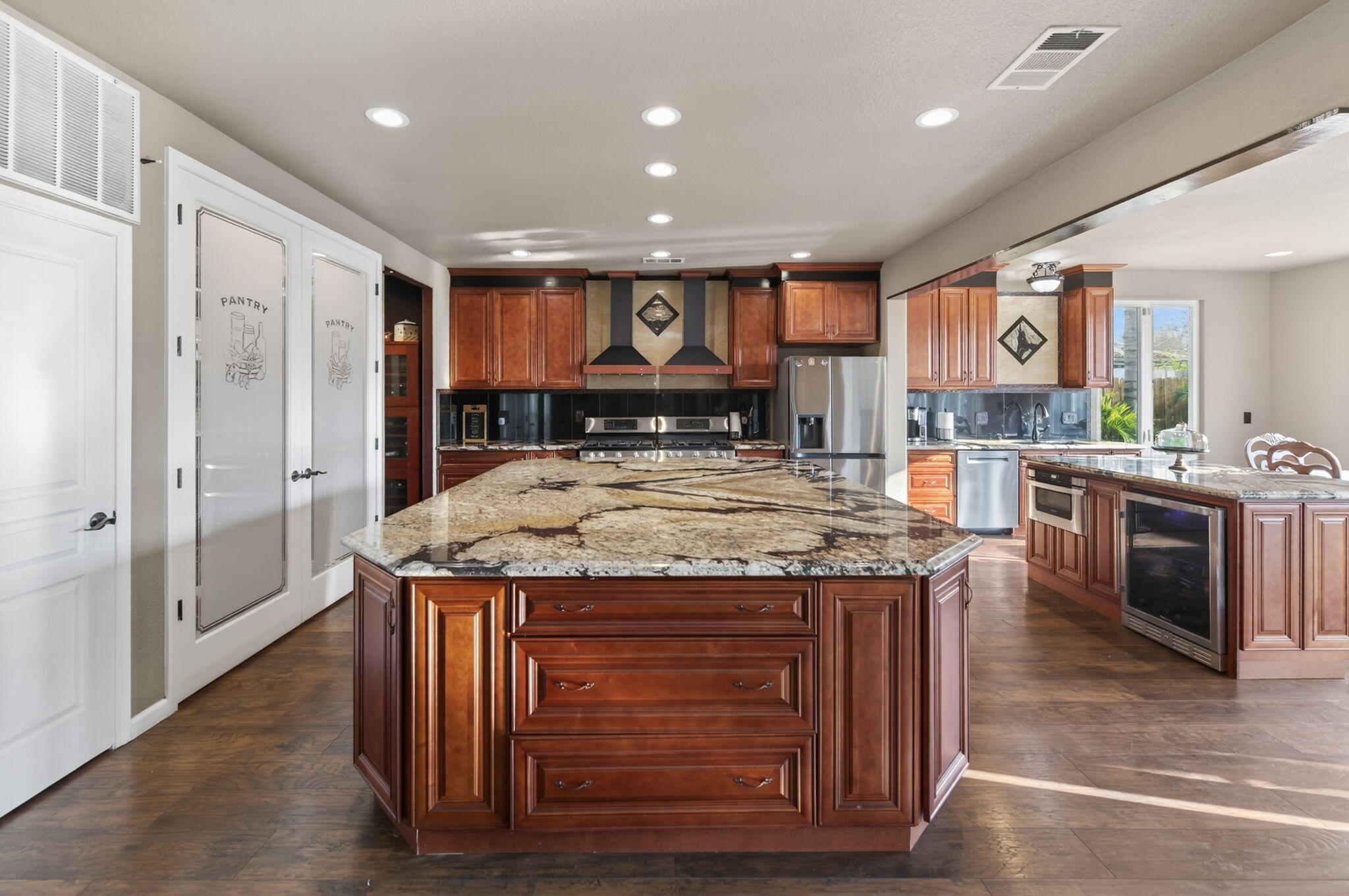 5733 W Babcock Ave, Visalia, CA 93291