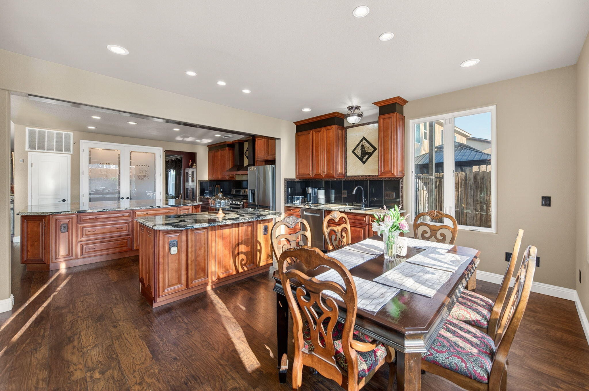 5733 W Babcock Ave, Visalia, CA 93291