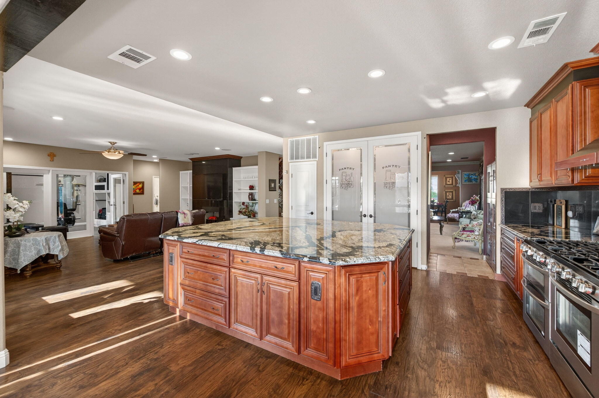 5733 W Babcock Ave, Visalia, CA 93291