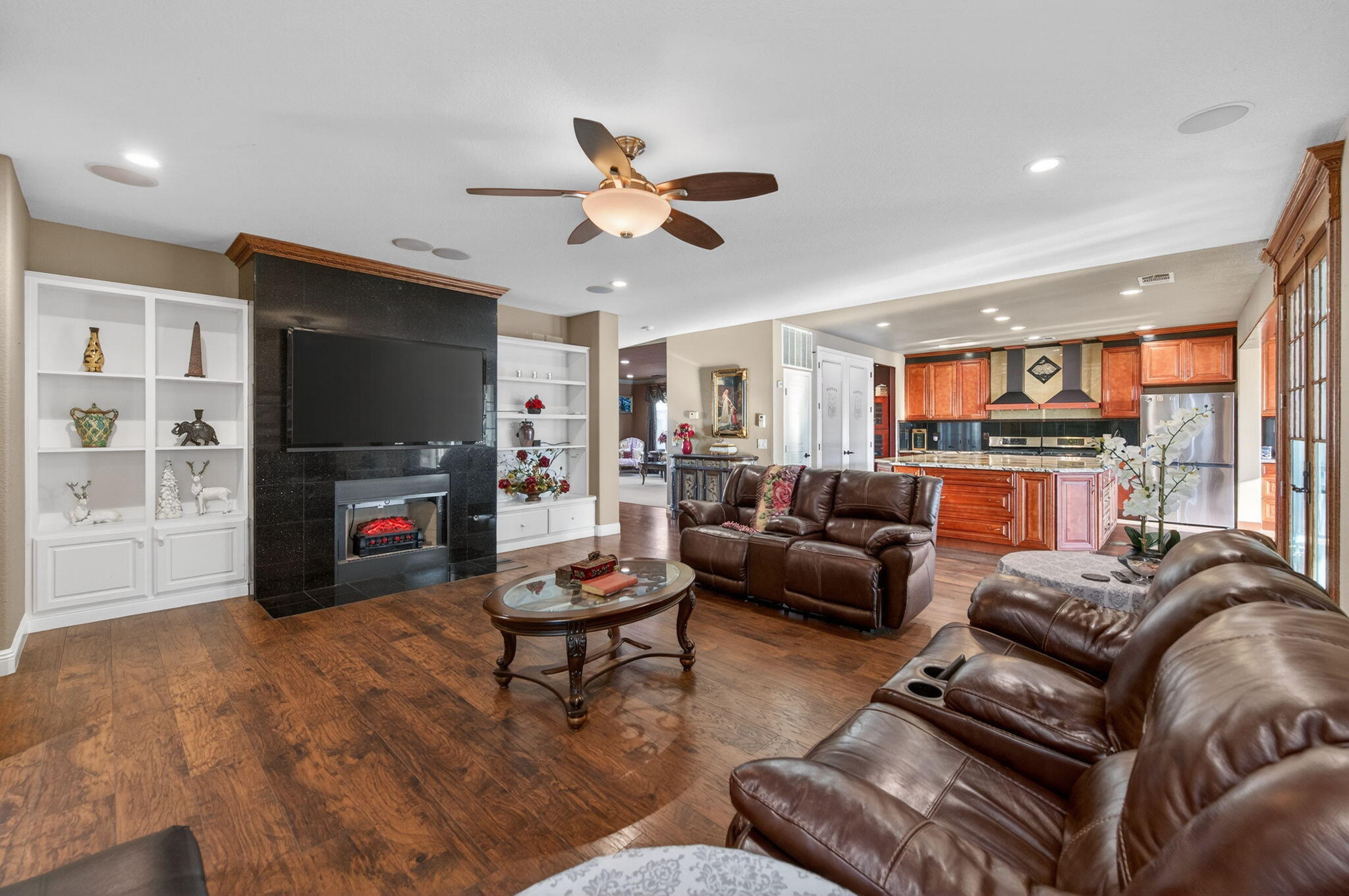 5733 W Babcock Ave, Visalia, CA 93291