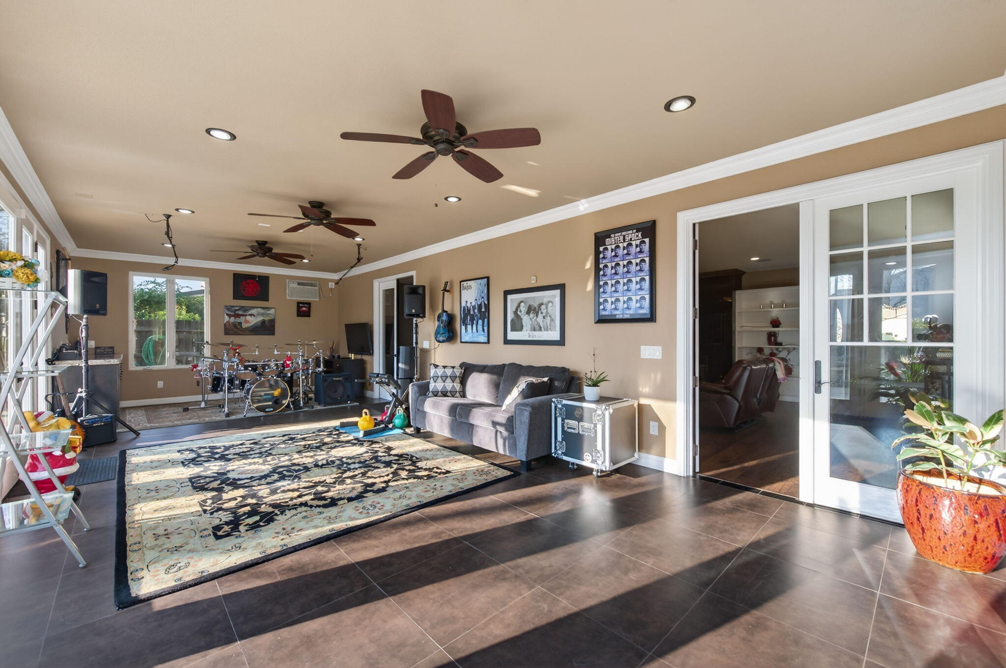 5733 W Babcock Ave, Visalia, CA 93291