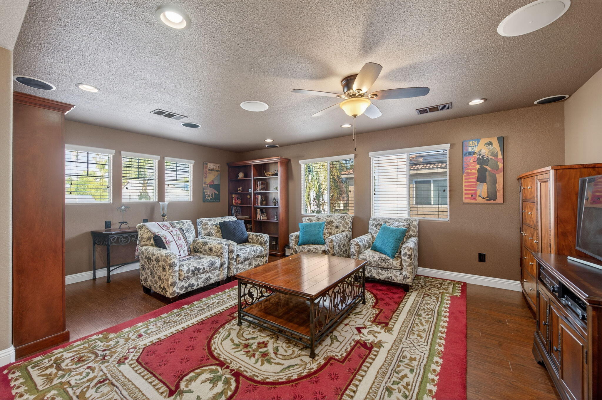 5733 W Babcock Ave, Visalia, CA 93291