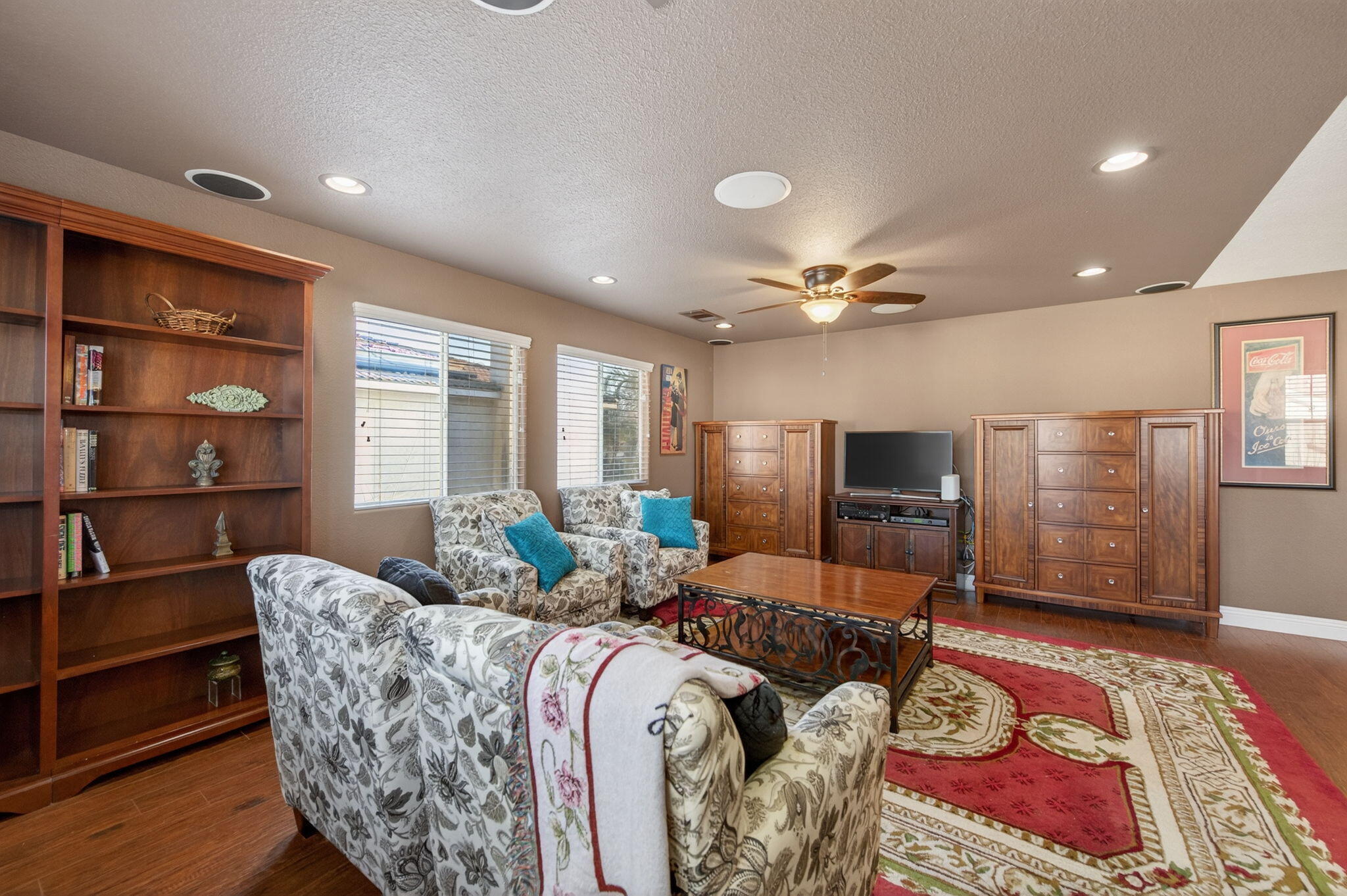 5733 W Babcock Ave, Visalia, CA 93291