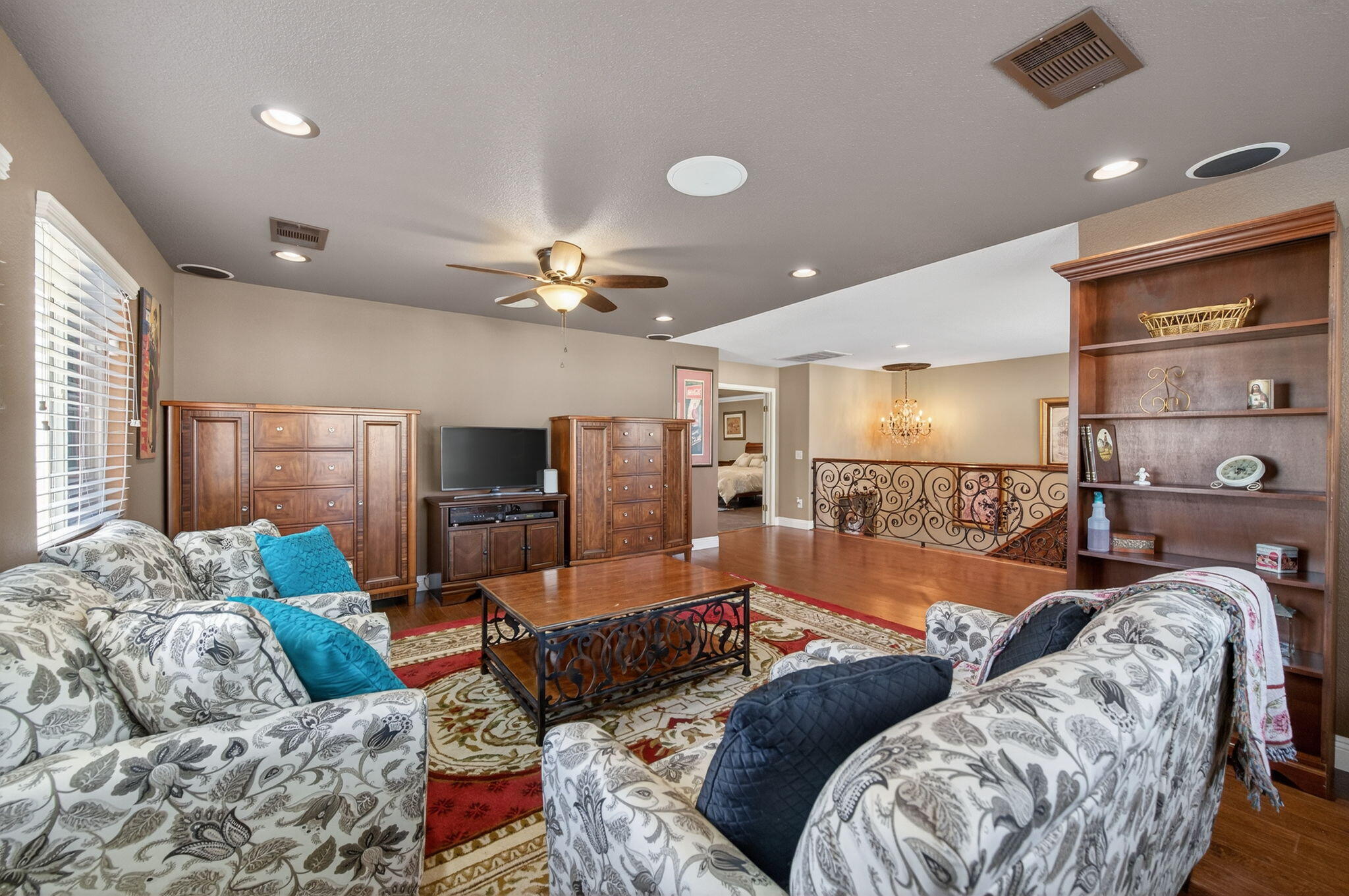 5733 W Babcock Ave, Visalia, CA 93291