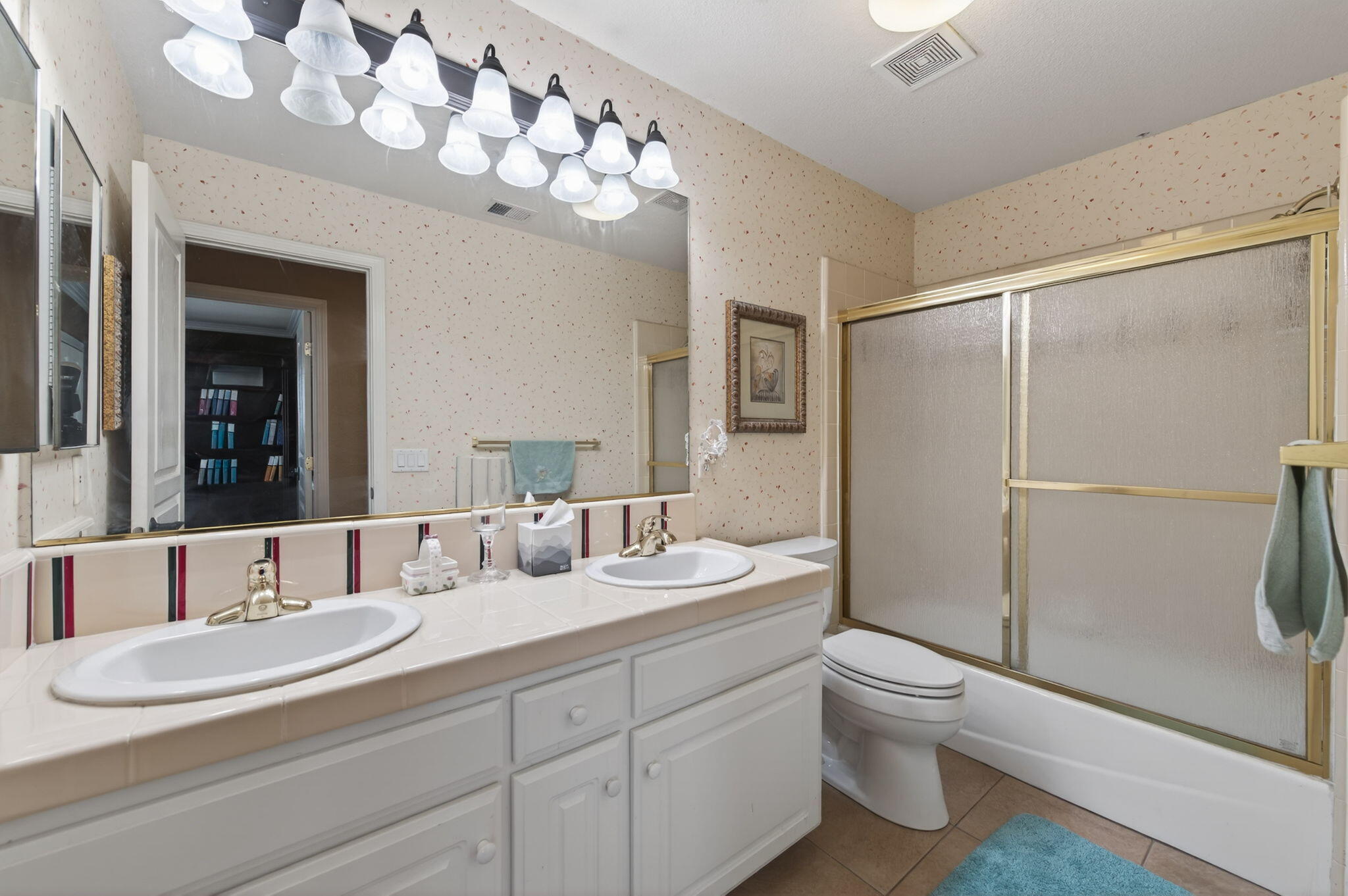 5733 W Babcock Ave, Visalia, CA 93291