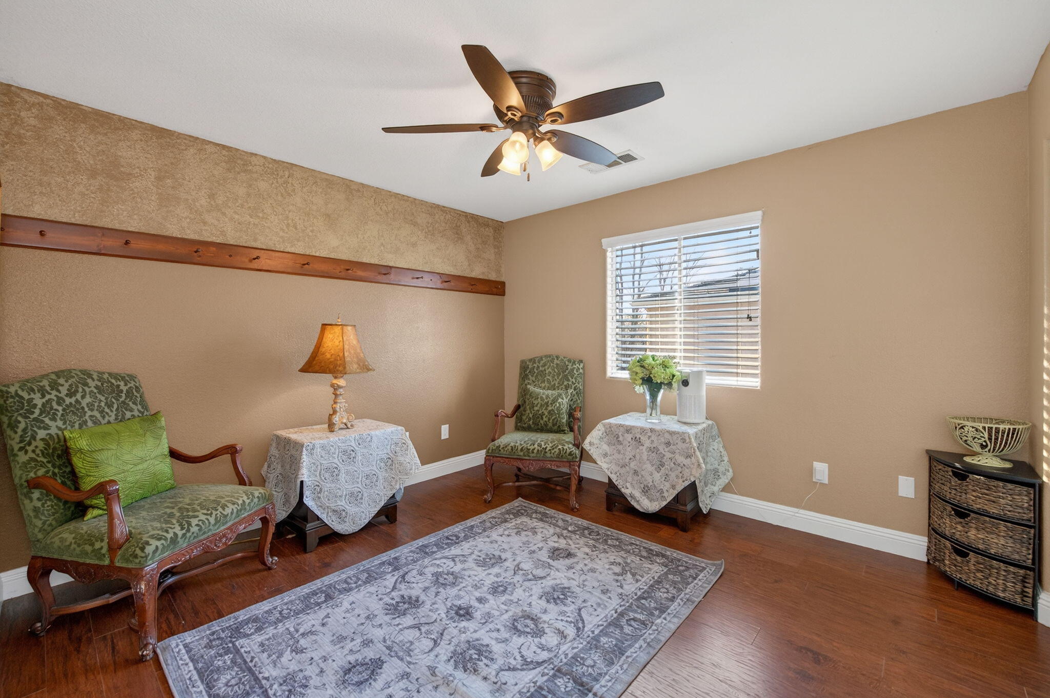 5733 W Babcock Ave, Visalia, CA 93291