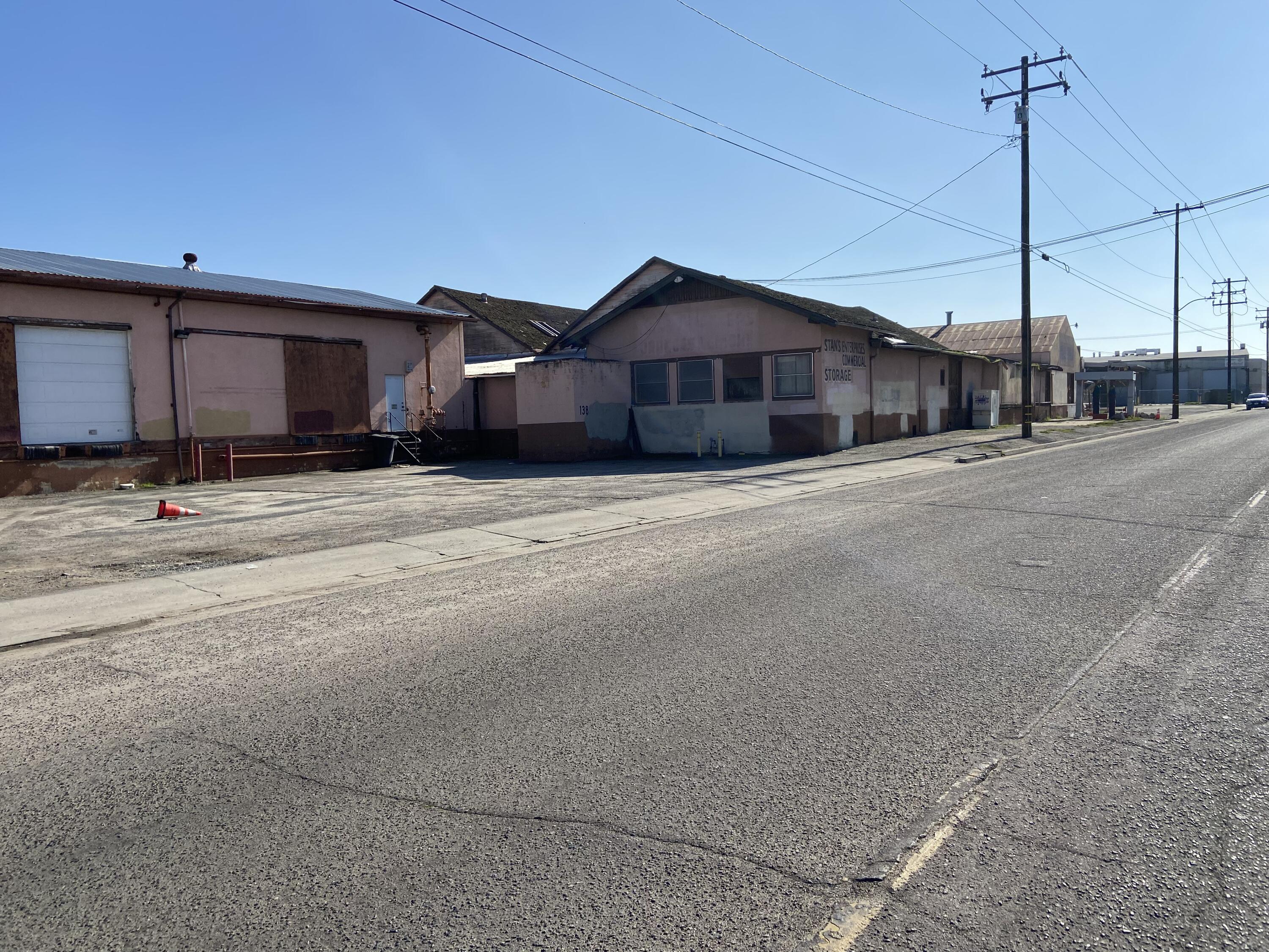 138 S E St, Porterville, CA 93257
