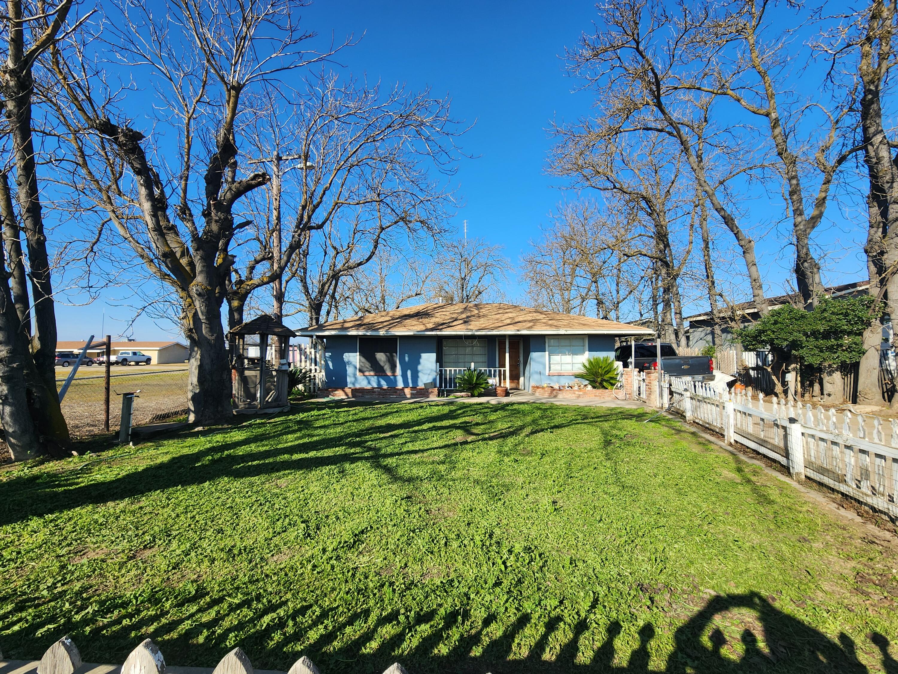 3136 E SE Bardsley Ave, Tulare, CA 93274