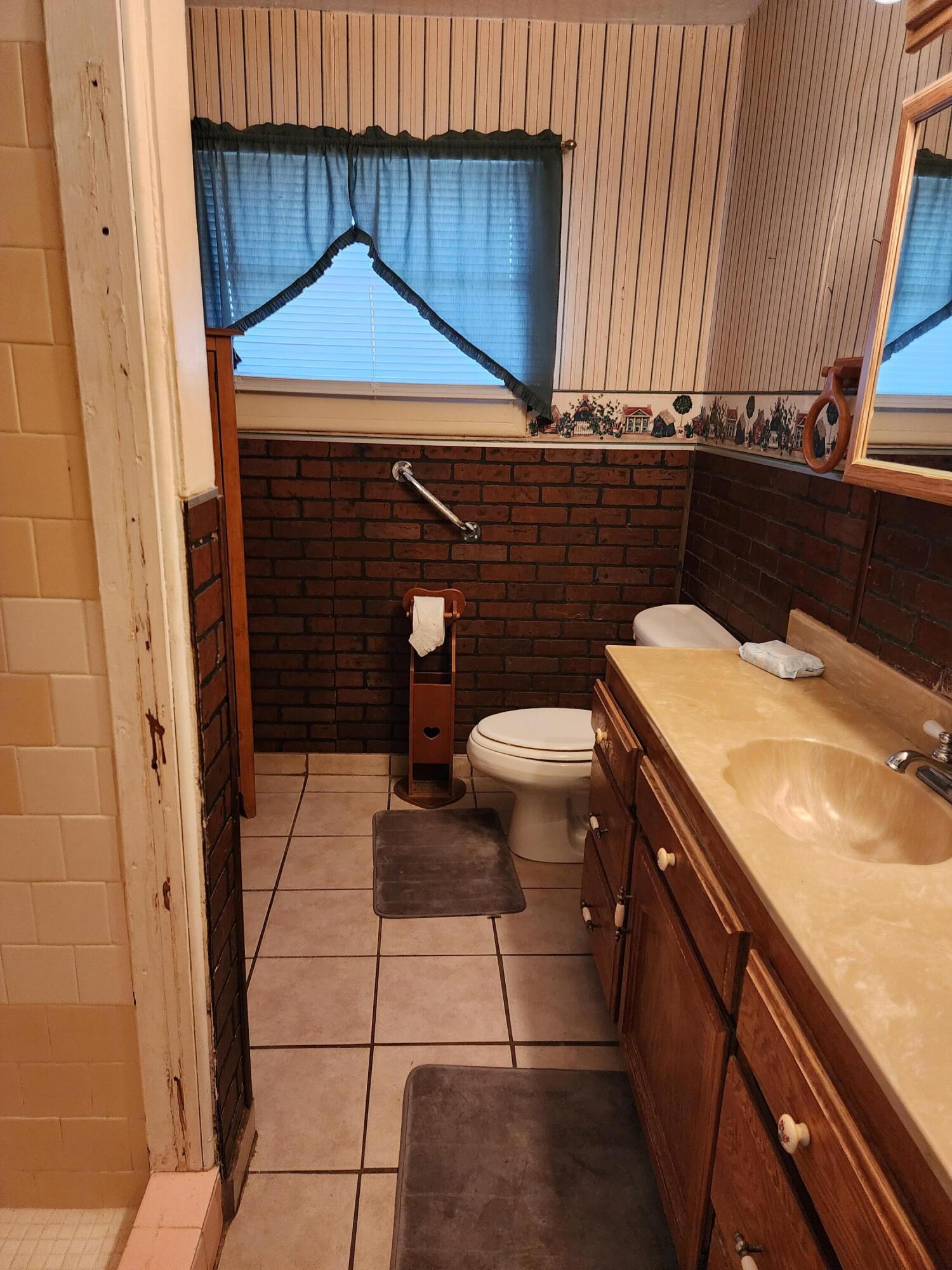 3136 E SE Bardsley Ave, Tulare, CA 93274