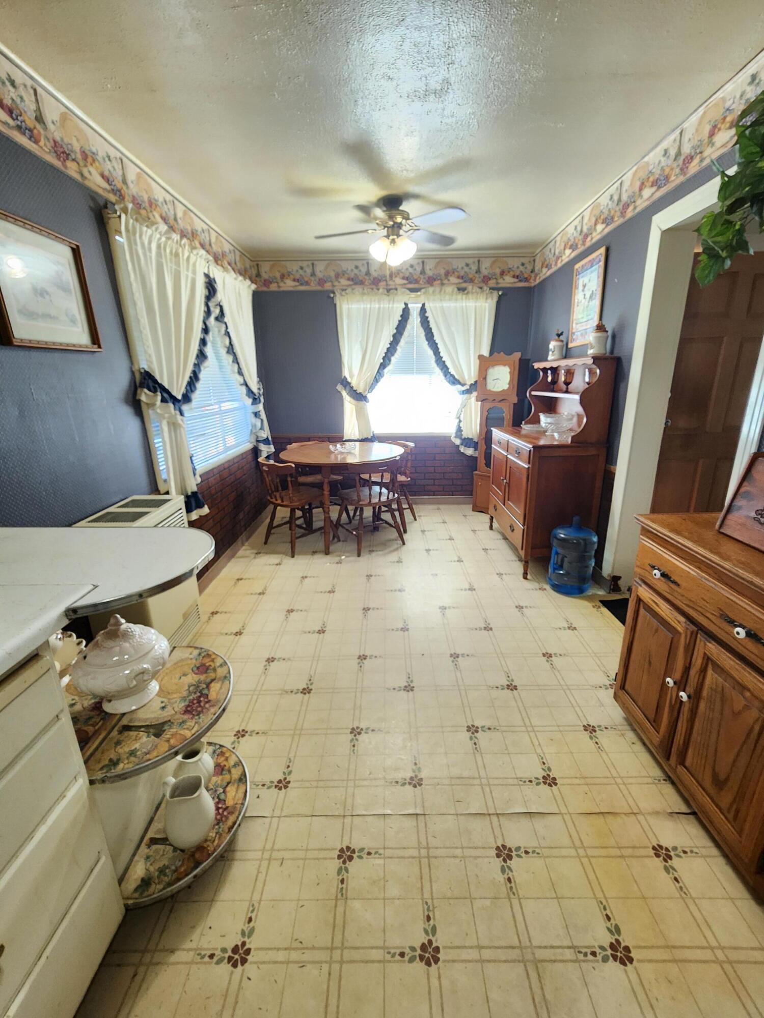 3136 E SE Bardsley Ave, Tulare, CA 93274