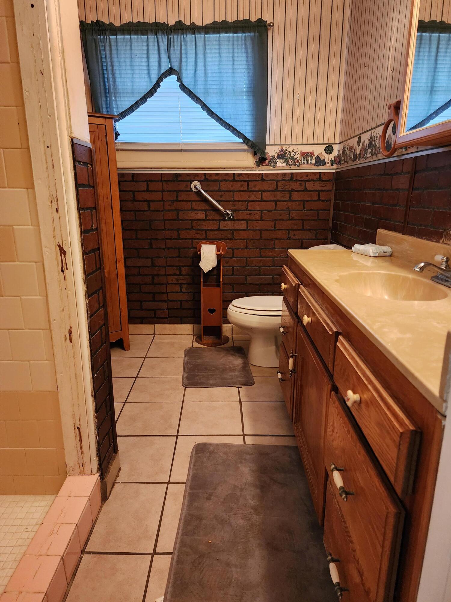 3136 E SE Bardsley Ave, Tulare, CA 93274