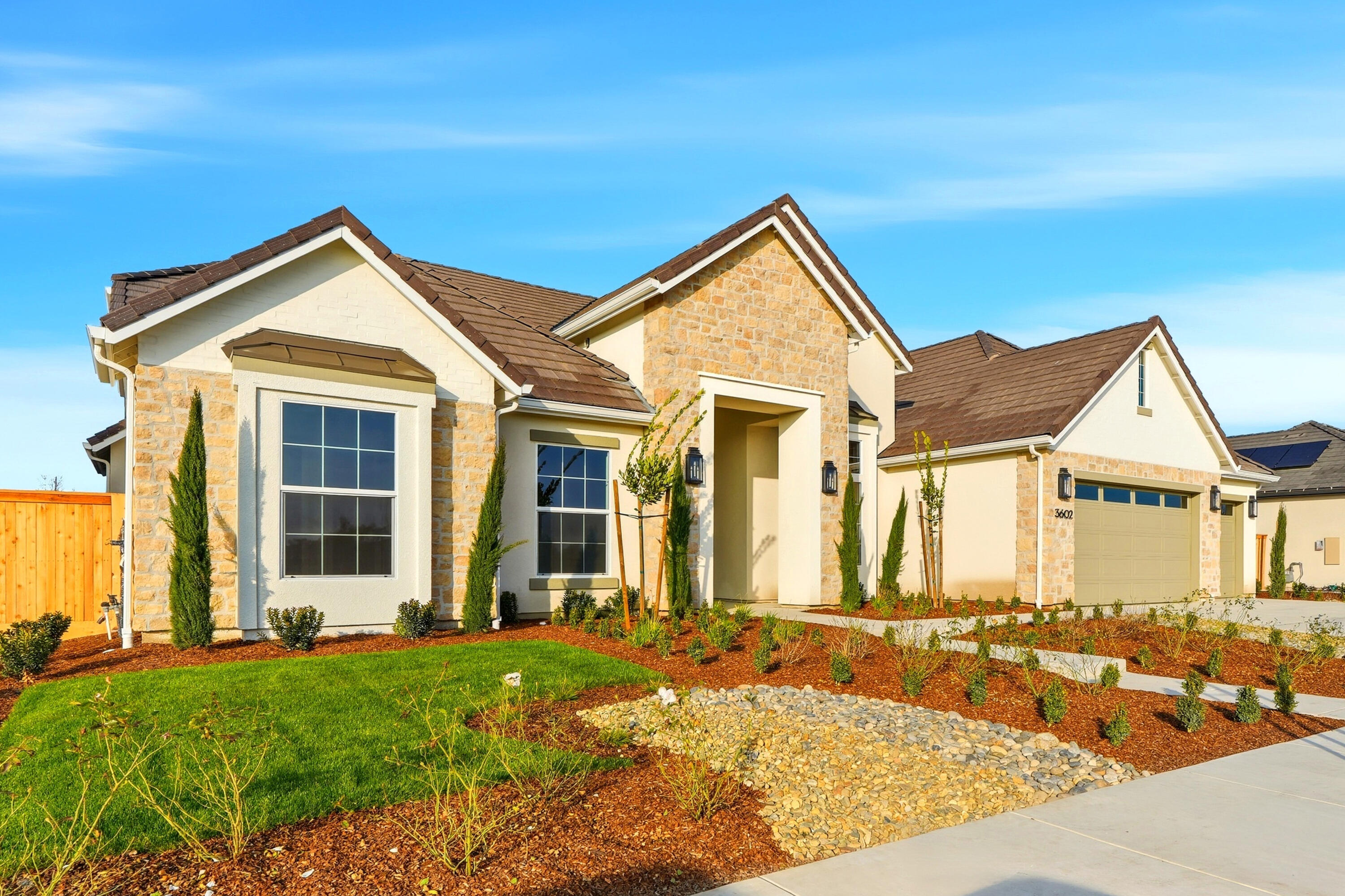 3602 W Oriole Ave, Visalia, CA 93291