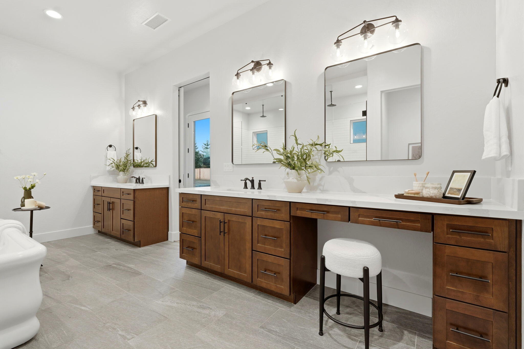 3602 W Oriole Ave, Visalia, CA 93291