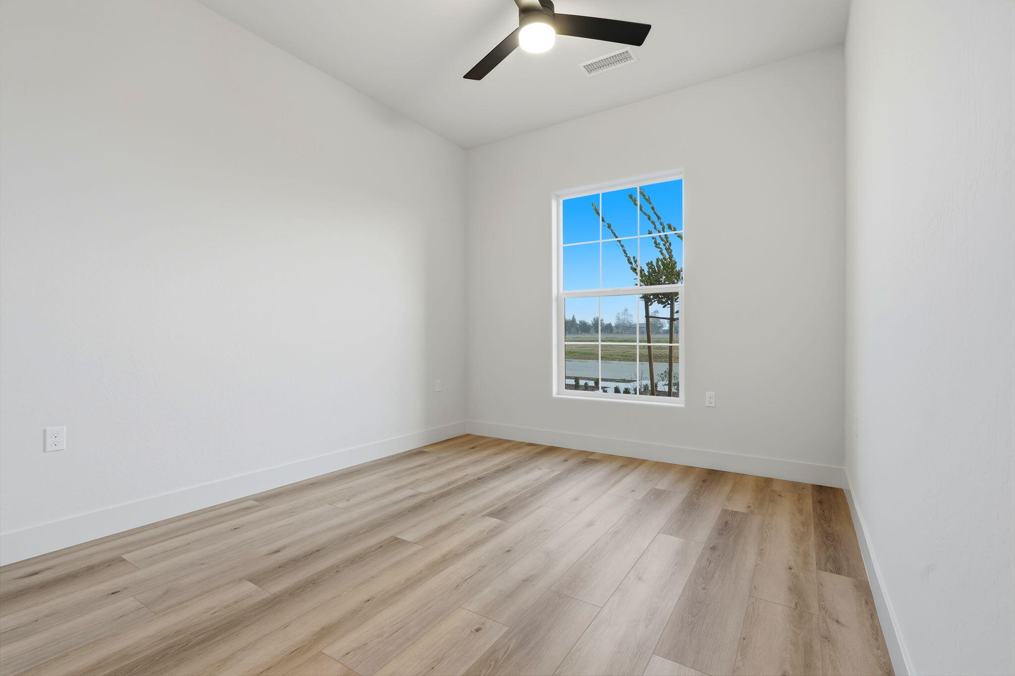 3602 W Oriole Ave, Visalia, CA 93291