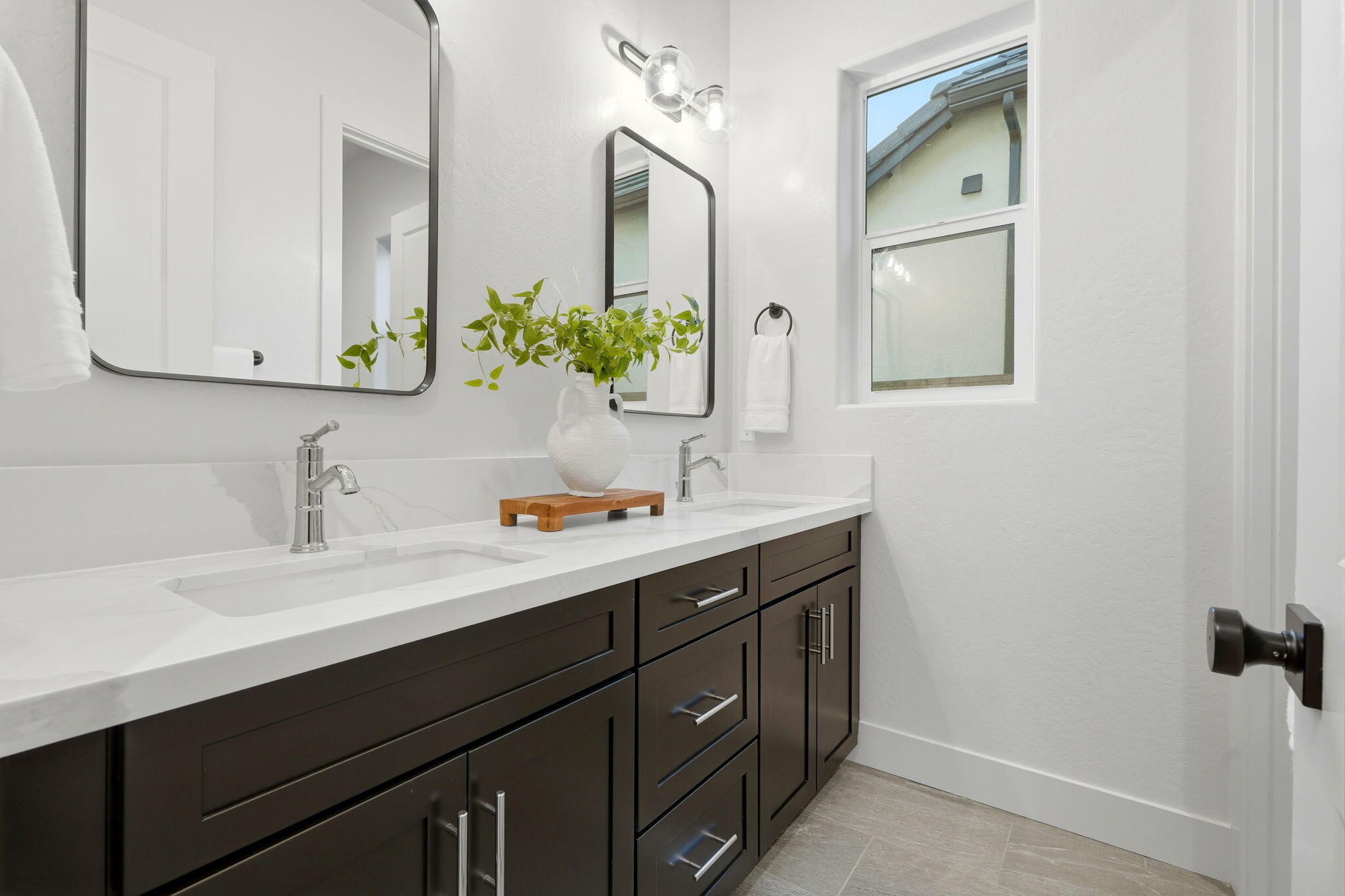 3602 W Oriole Ave, Visalia, CA 93291