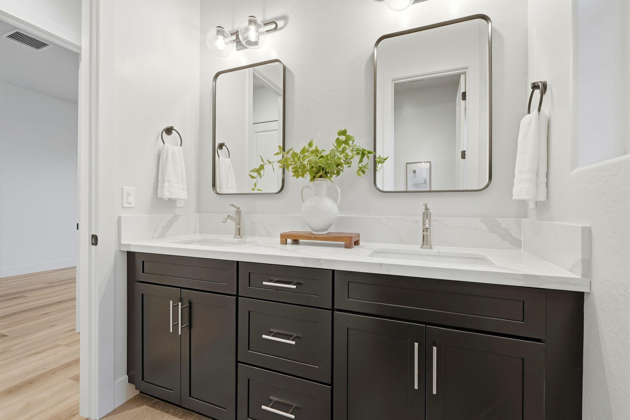 3602 W Oriole Ave, Visalia, CA 93291