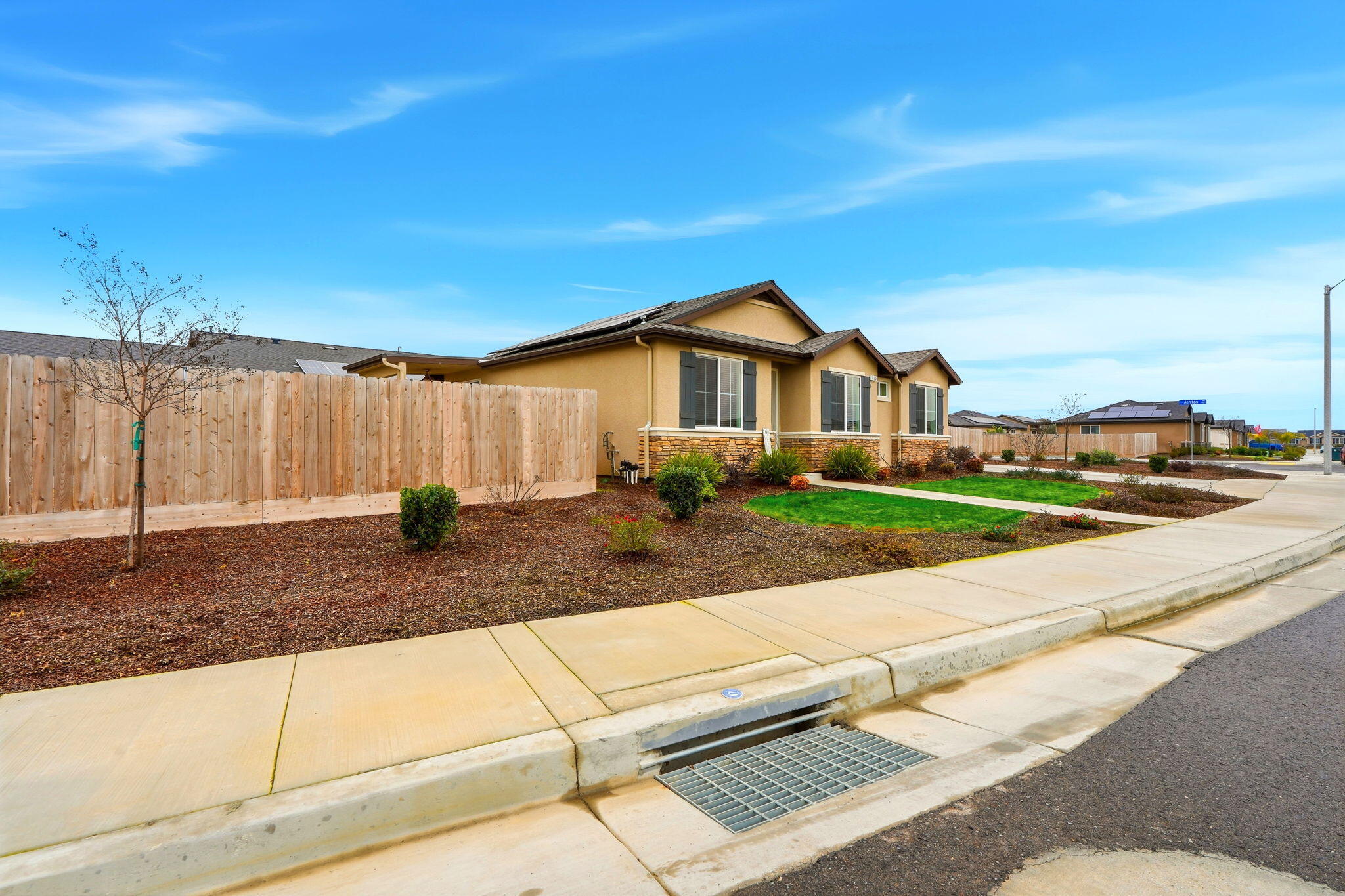 3125 Seymour St, Tulare, CA 93274