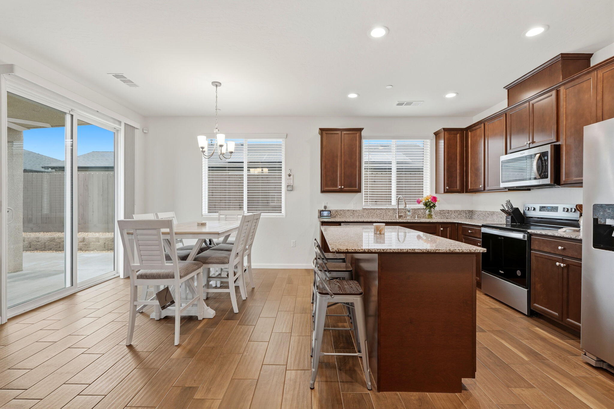 3125 Seymour St, Tulare, CA 93274