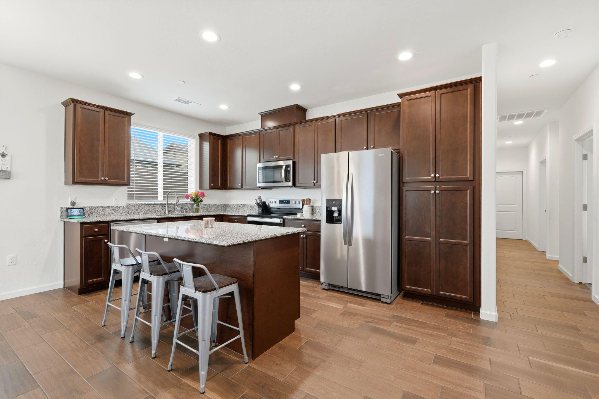 3125 Seymour St, Tulare, CA 93274