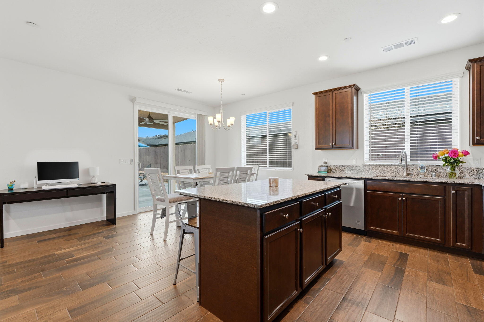 3125 Seymour St, Tulare, CA 93274