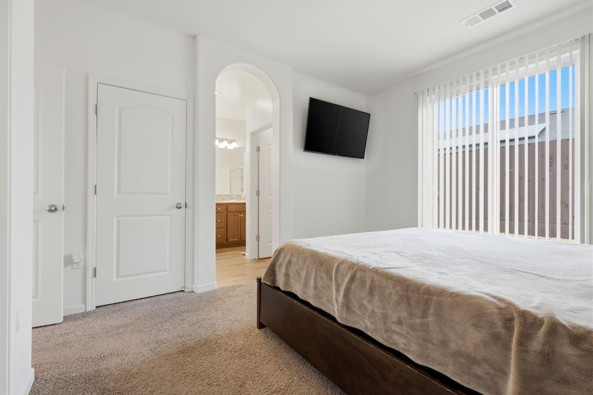 3125 Seymour St, Tulare, CA 93274