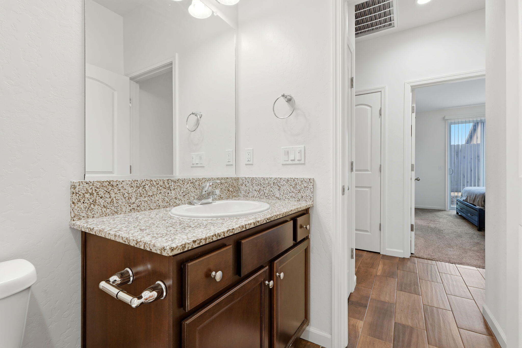 3125 Seymour St, Tulare, CA 93274